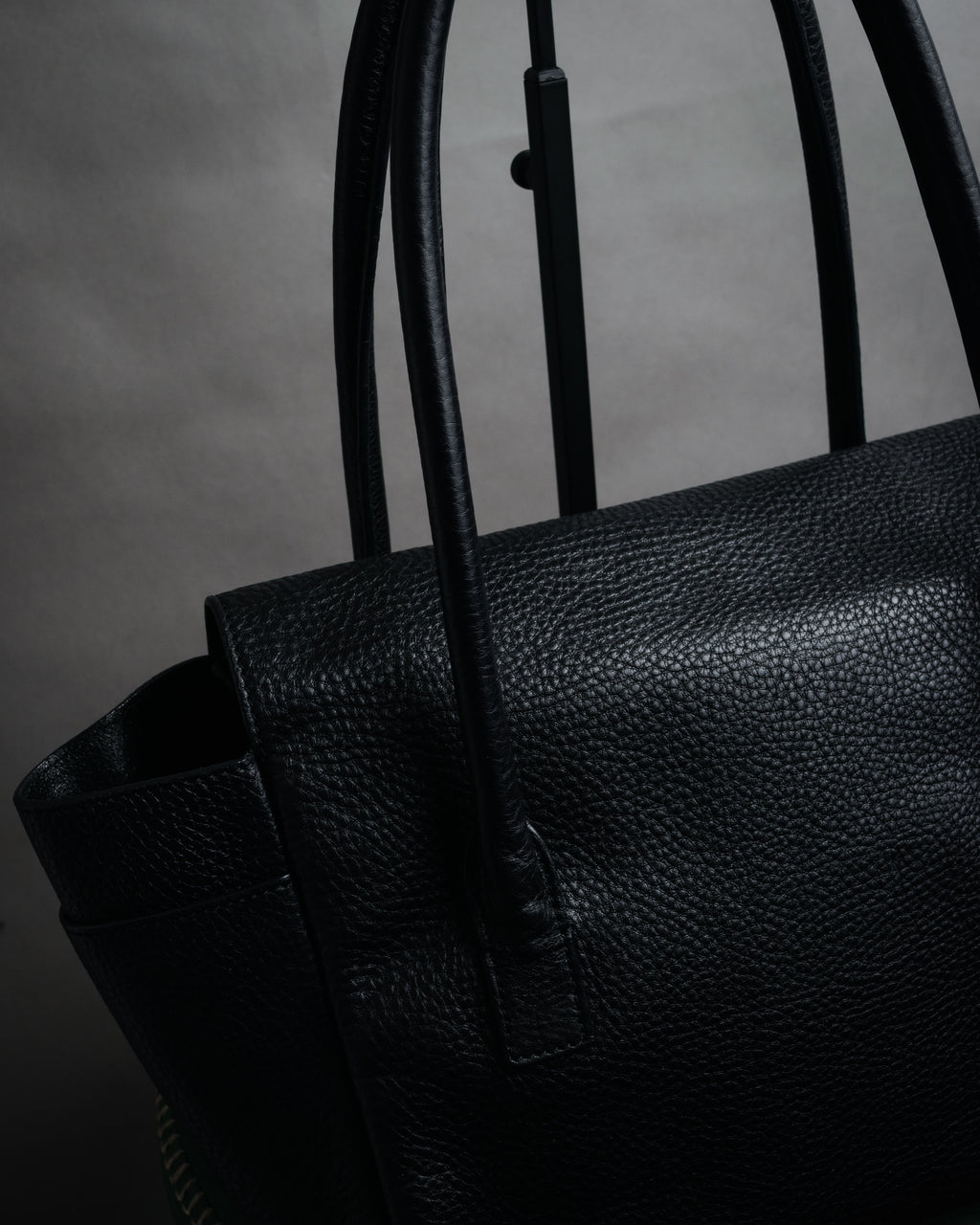 “TIFFANY & CO.” 2010’s Grained leather chain shoulder bag