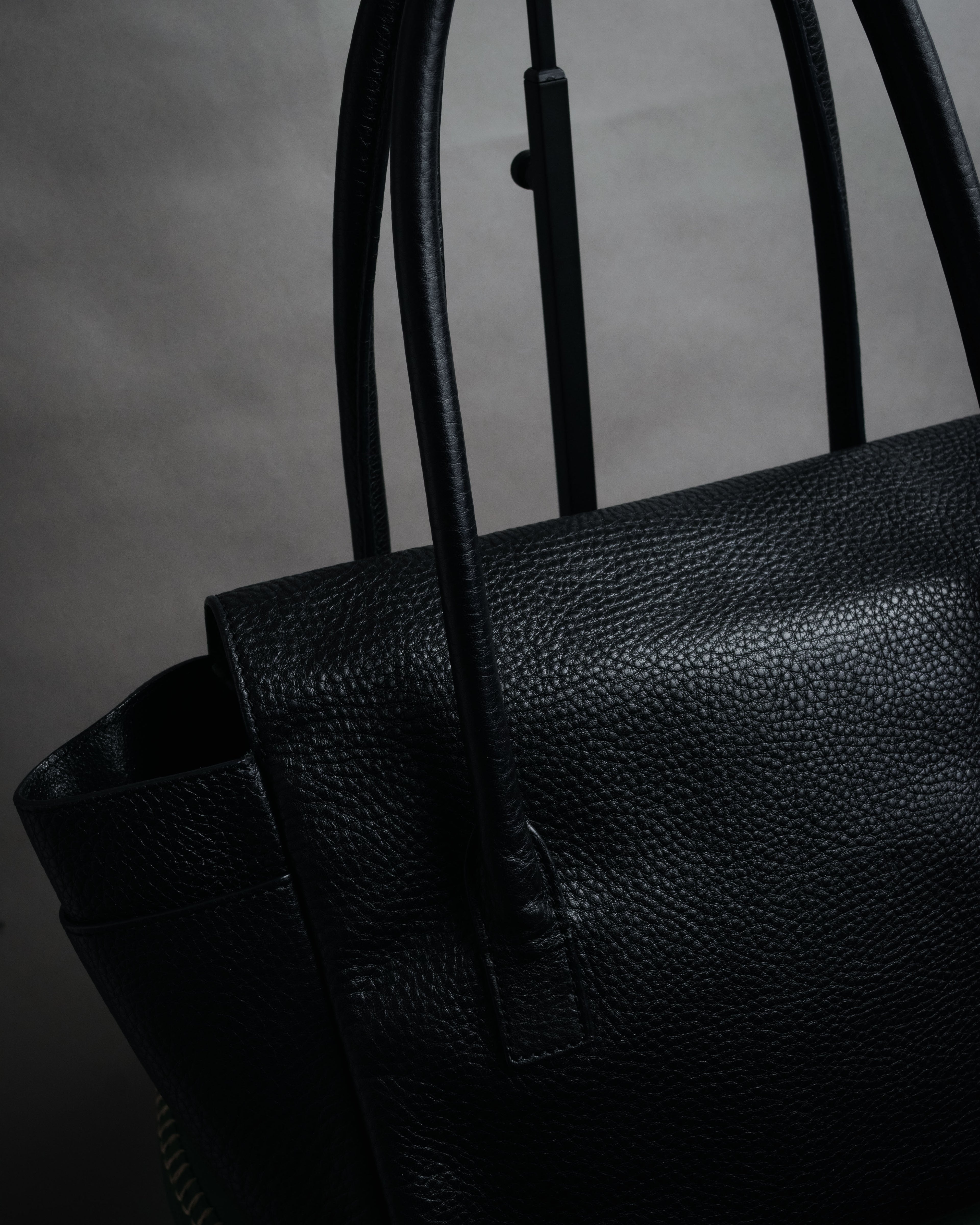 “TIFFANY & CO.” 2010’s Grained leather chain shoulder bag