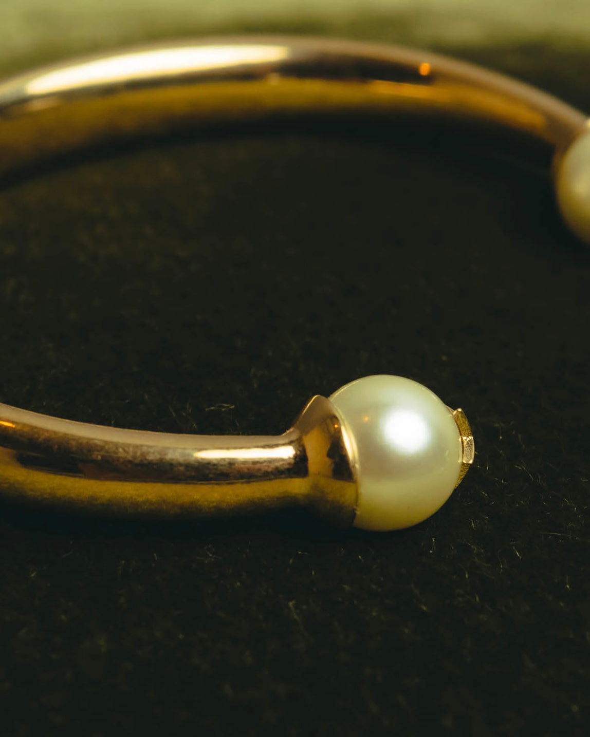 "DIOR" 10's-20's Gold tone pearl star open bangle