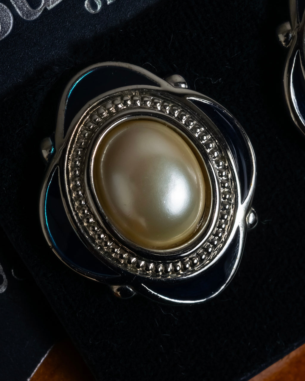 "Burberrys" 80’s–90’s pearl cabochon clip earrings