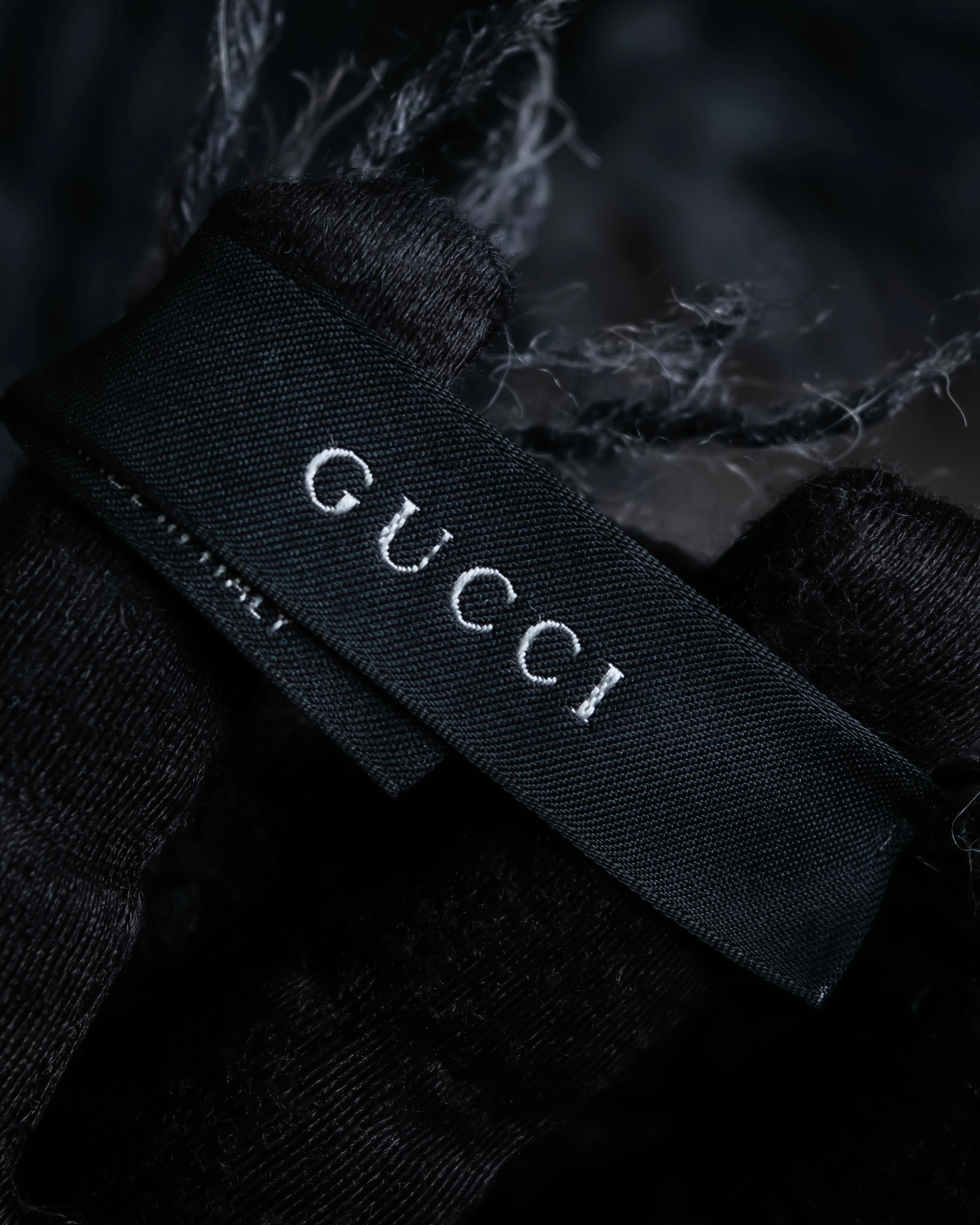 "GUCCI" Tom Ford period random pleats fringe stole