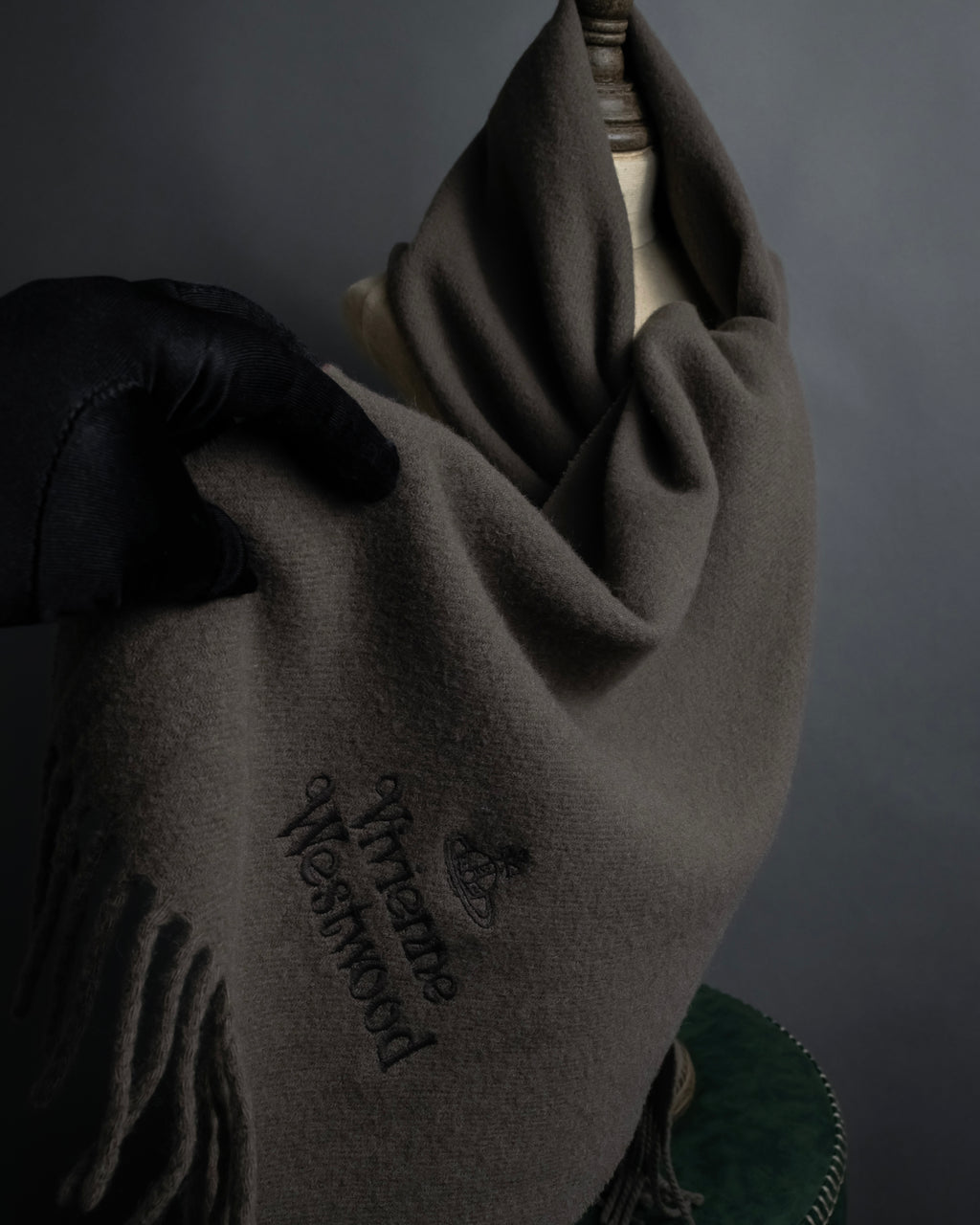 "Vivienne Westwood" Logo engraved wool long muffler