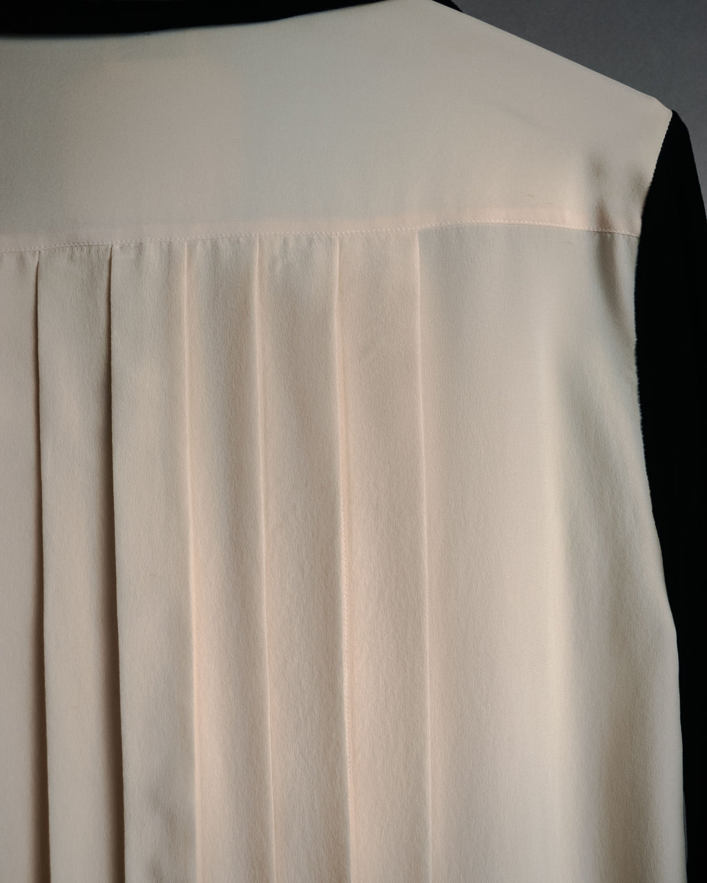 –SPECIAL– “CHANEL” 80’s-90’s pleated silk velvet trim blouse