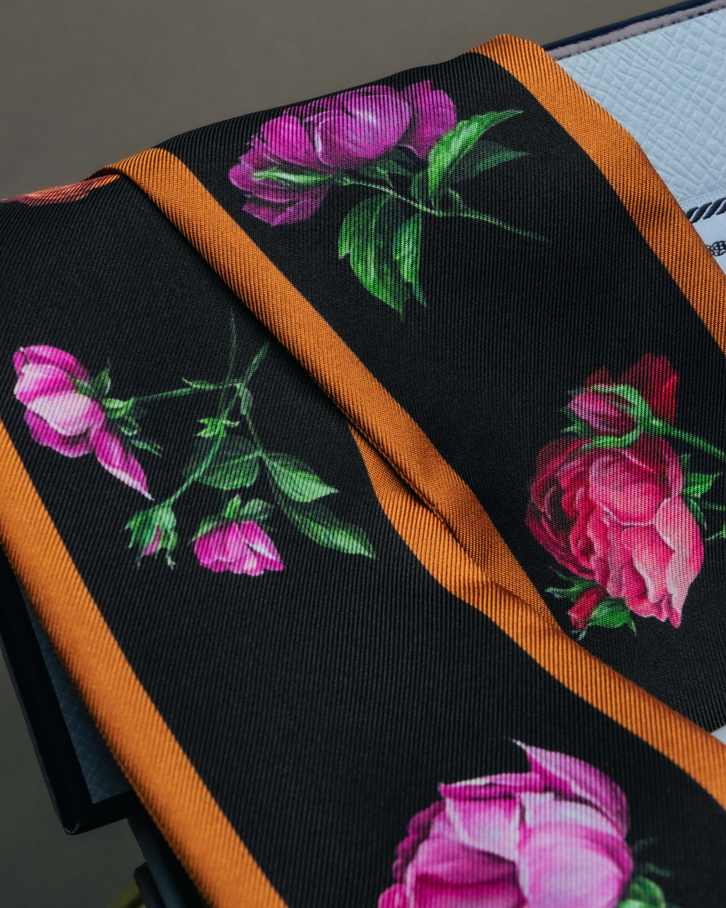"PRADA" 2020's Floral silk skinny scarf