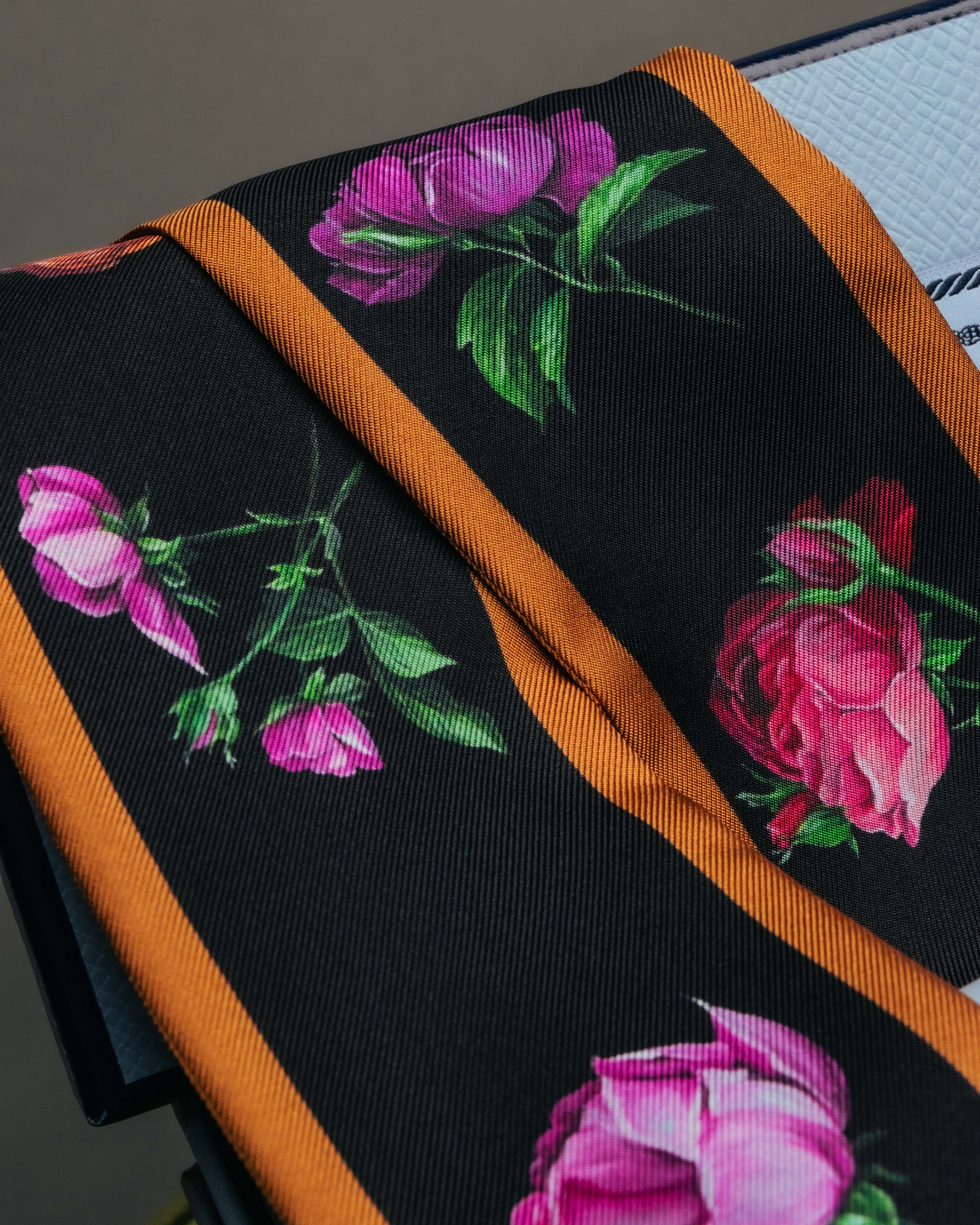 "PRADA" 2020's Floral silk skinny scarf