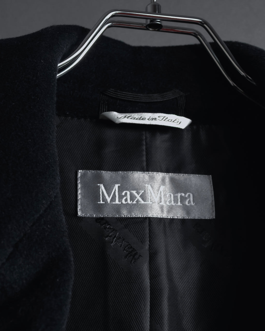 Abrigo doble botonadura estilo pea coat de los años 90-00 de "Max Mara"