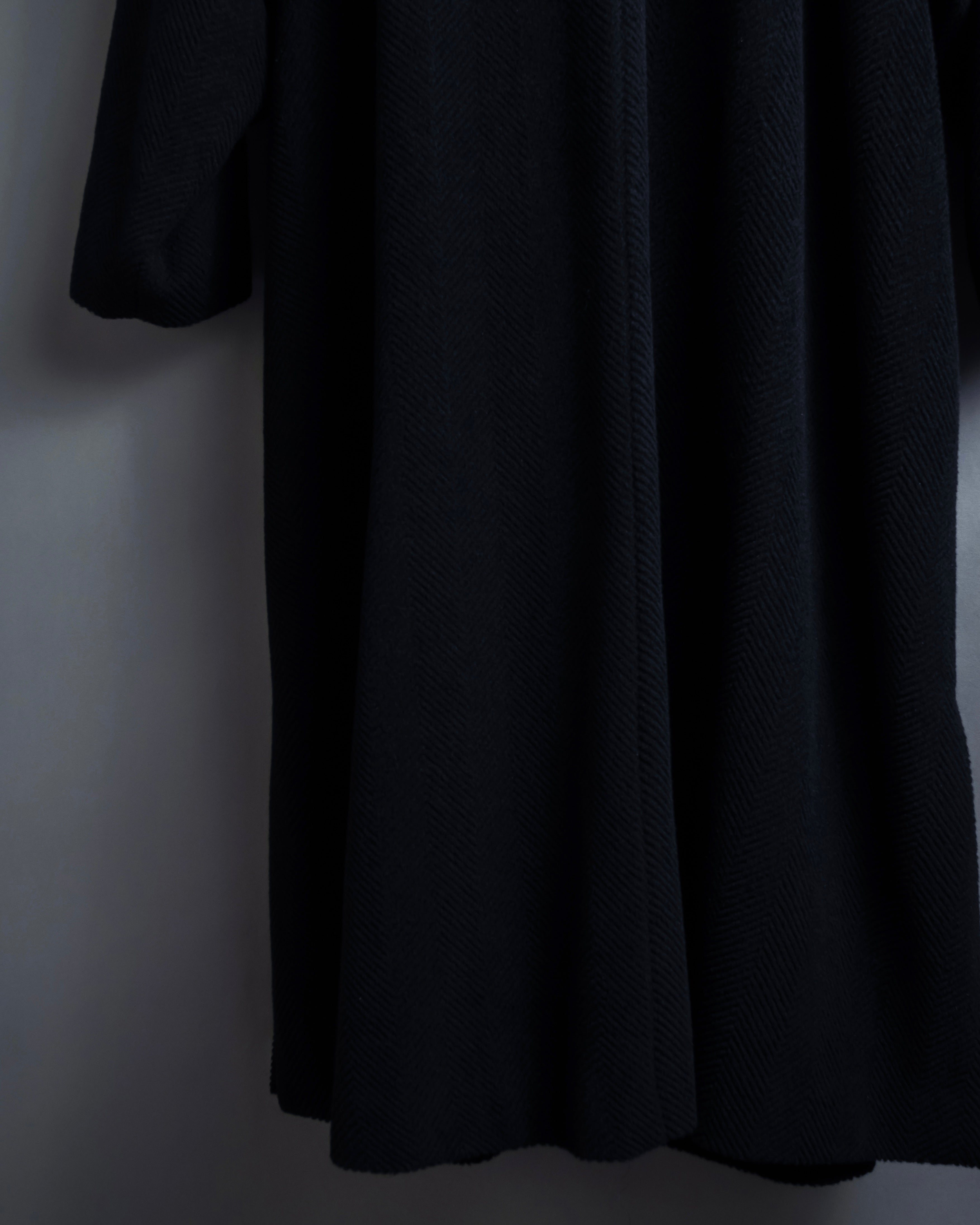 -SPECIAL- "YVES SAINT LAURENT"
80's-90's Raglan sleeves 100% angora stand collar coat