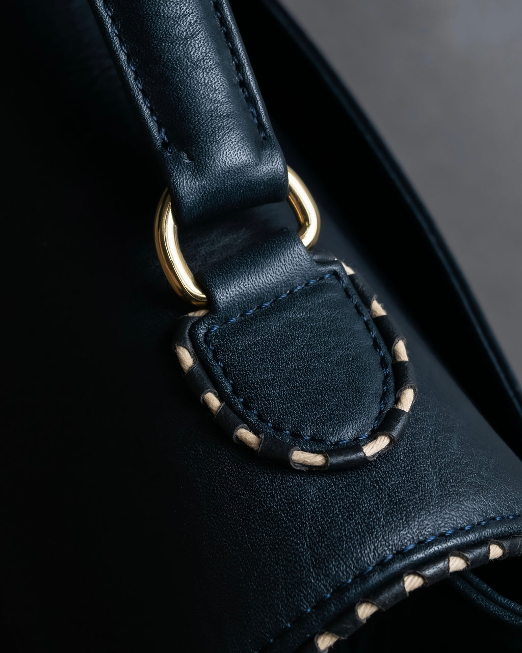 "Valentino Garavani" Saddle stitch design grain leather hand bag