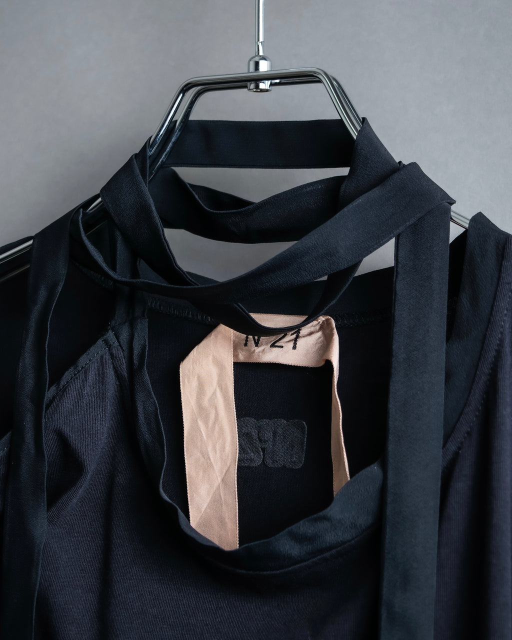 N21 NUMERO VENTUNO Oversized string design tops