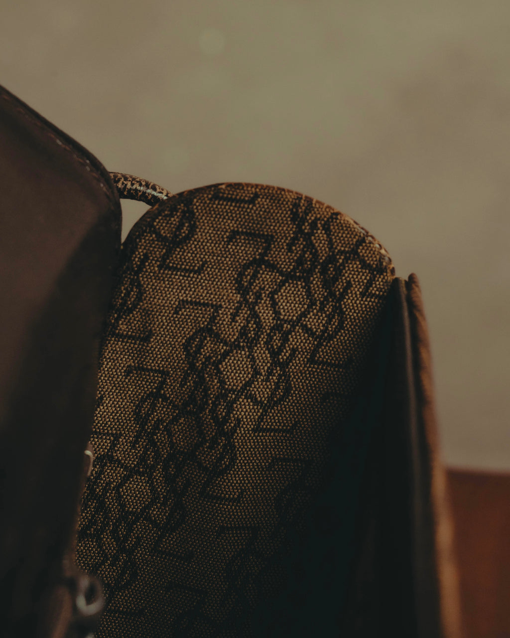 “YVES SAINT LAURENT” 80’s-90’s Sculpted flap lizard leather shoulder bag