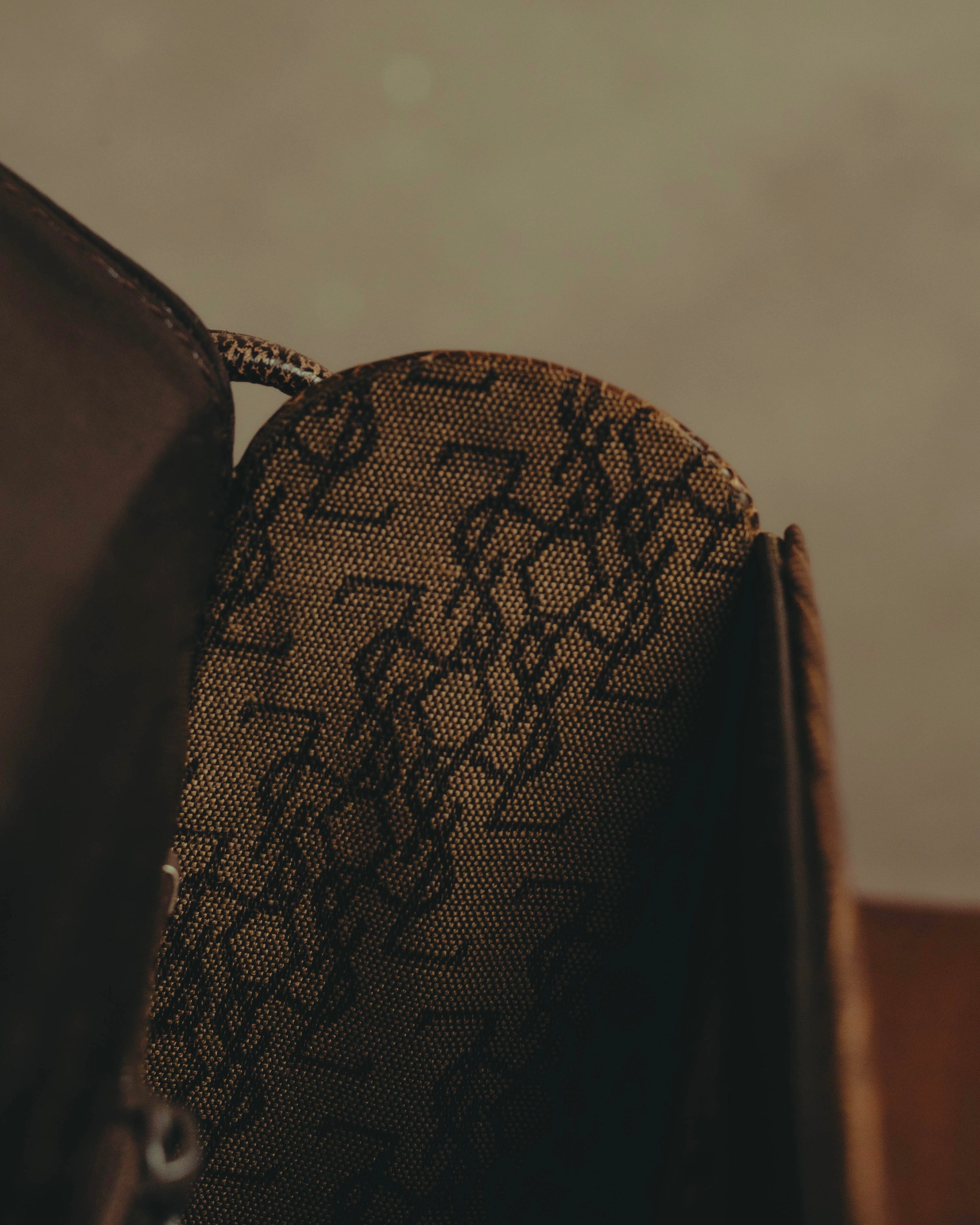 “YVES SAINT LAURENT” 80’s-90’s Sculpted flap lizard leather shoulder bag