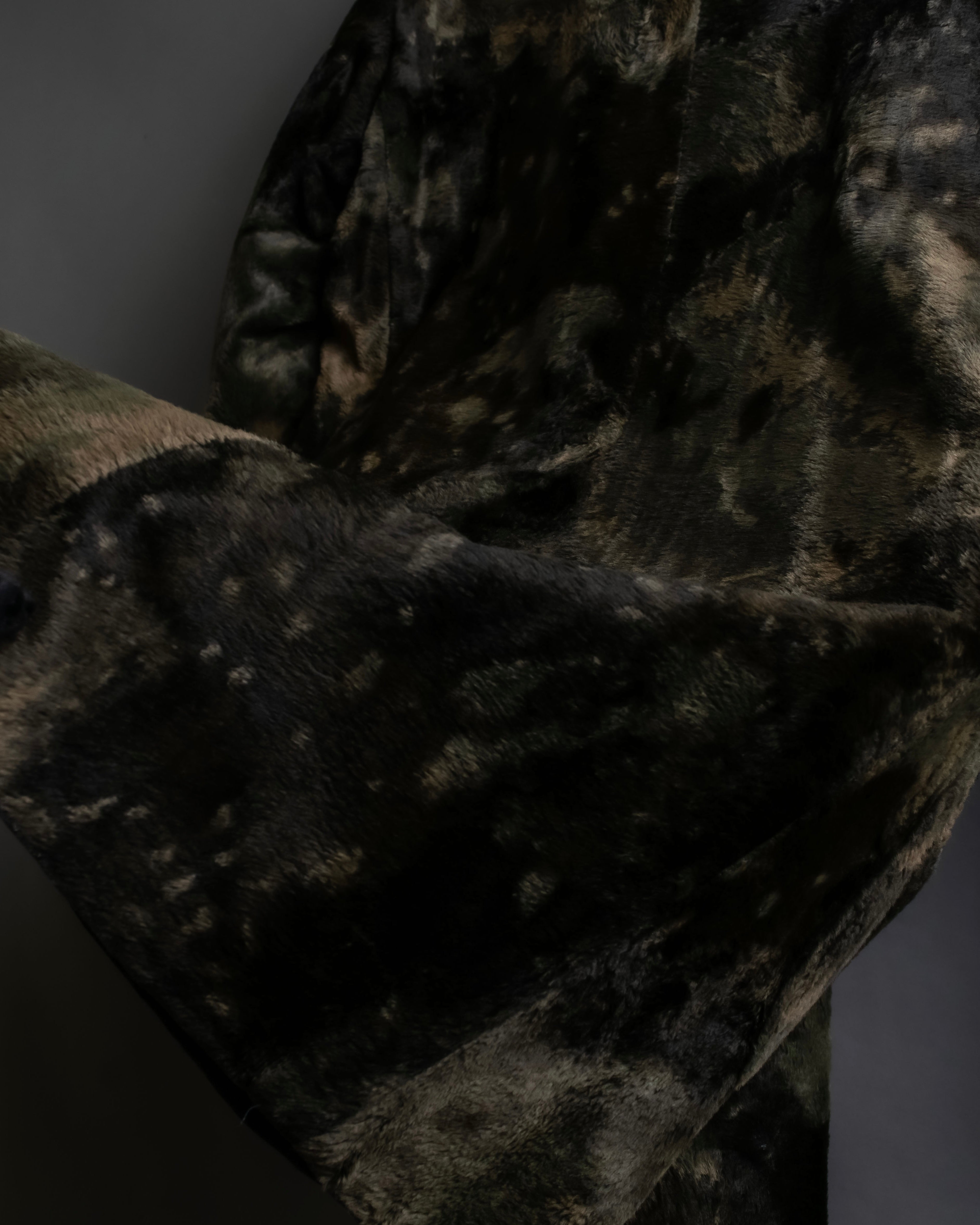 "tricot COMME des GARCONS" 
Double-breasted reversible fur tailored coat