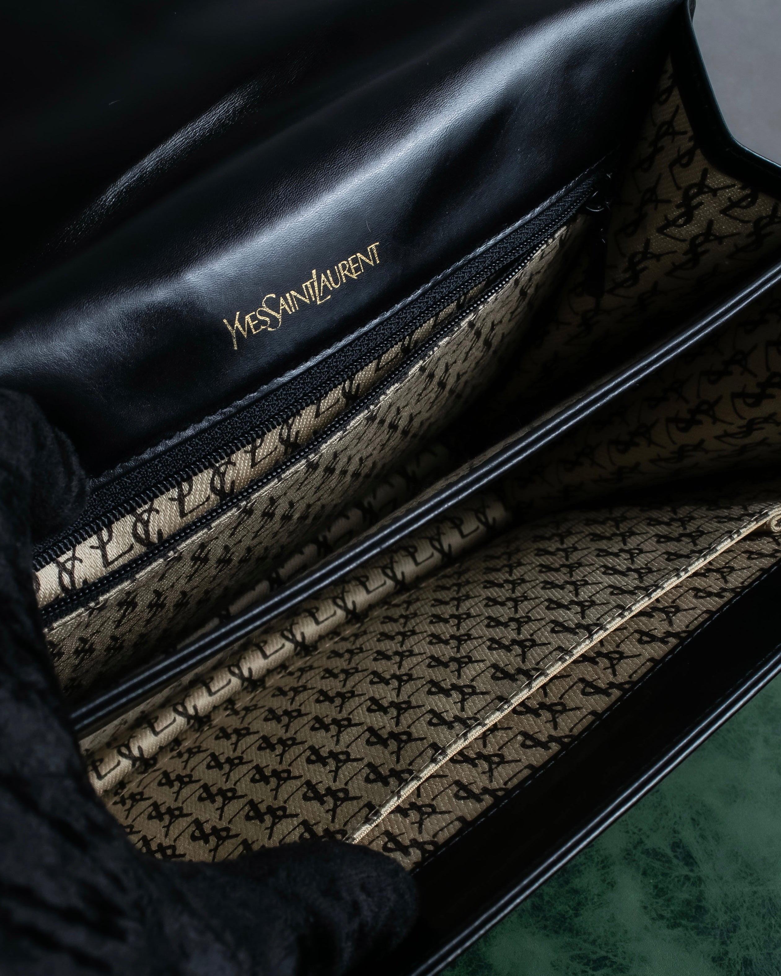 "YVES SAINT LAURENT" Crocodile embossed combination design leather bag