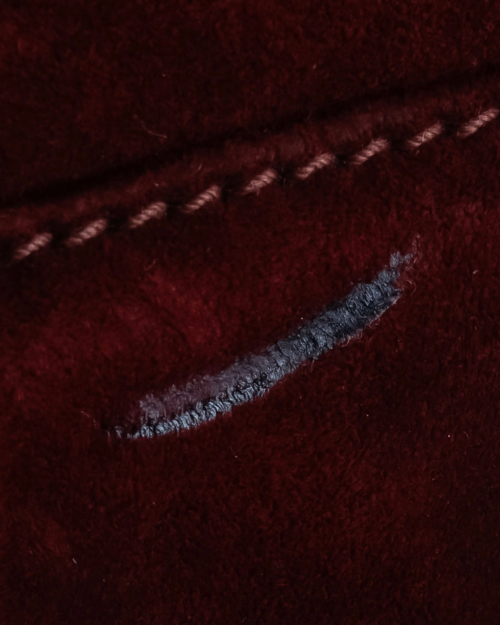 "GUCCI" Aristocratic crest charm suede shoulder bag