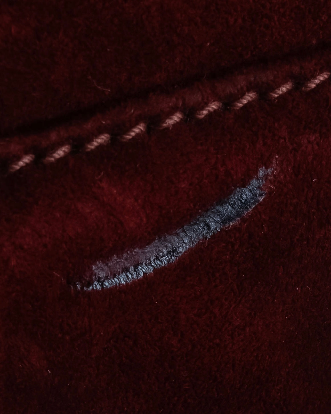 "GUCCI" Aristocratic crest charm suede shoulder bag