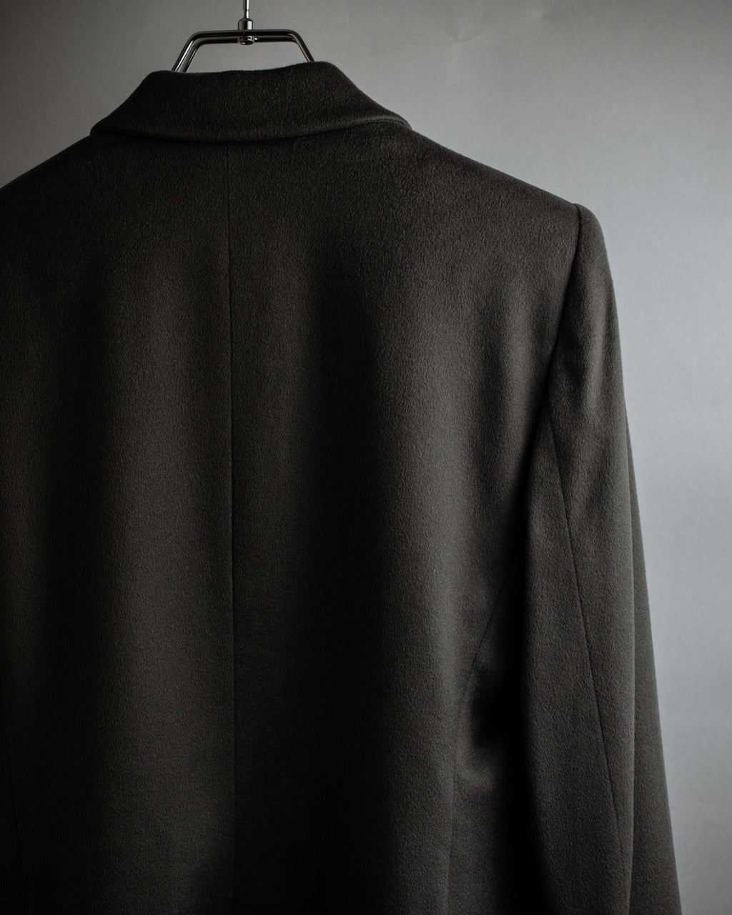 "ARMANI COLLEZIONI" Sharp peak lapel 100% cashmere tailored jacket