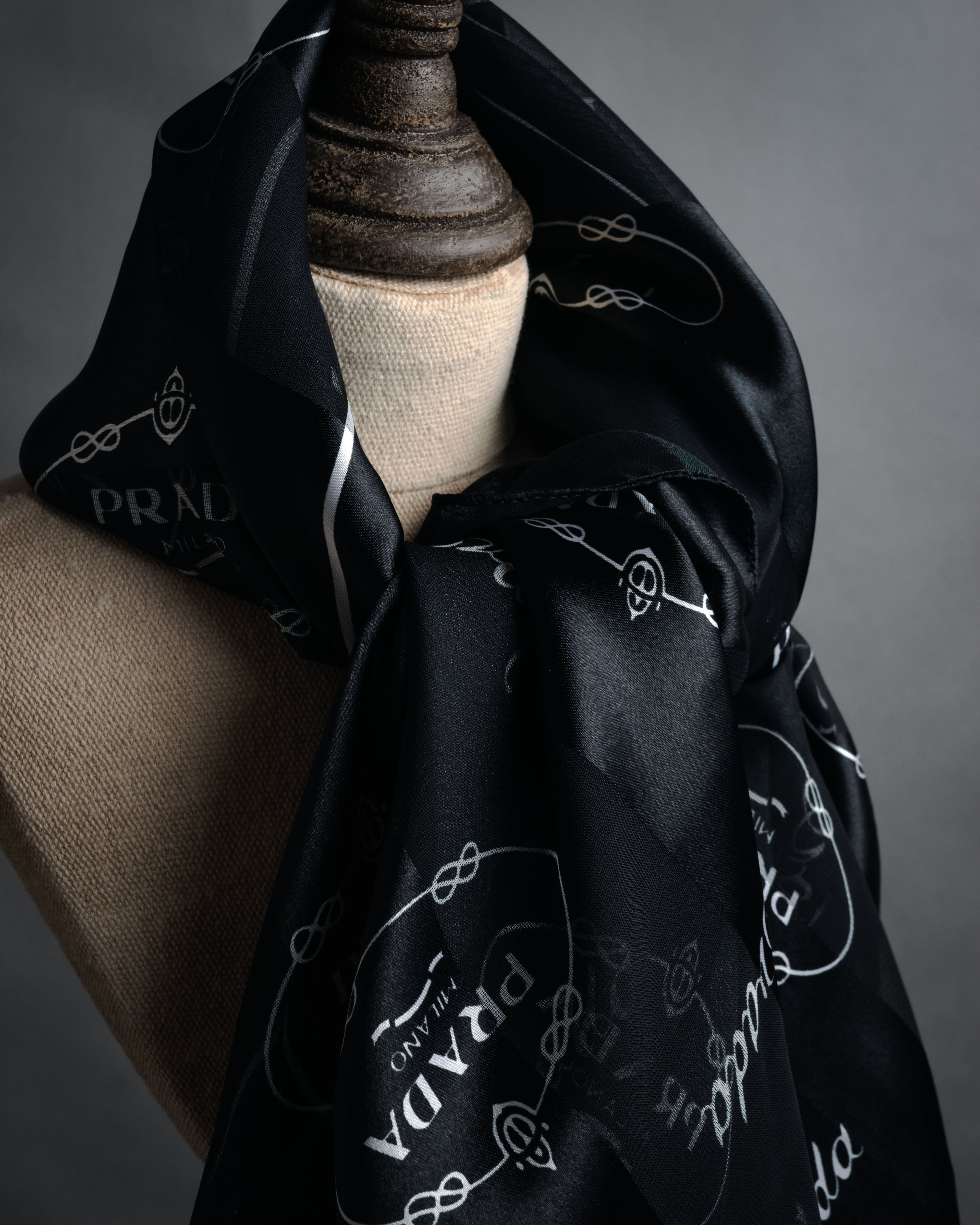 “PRADA” 2000’s Logo large scarf