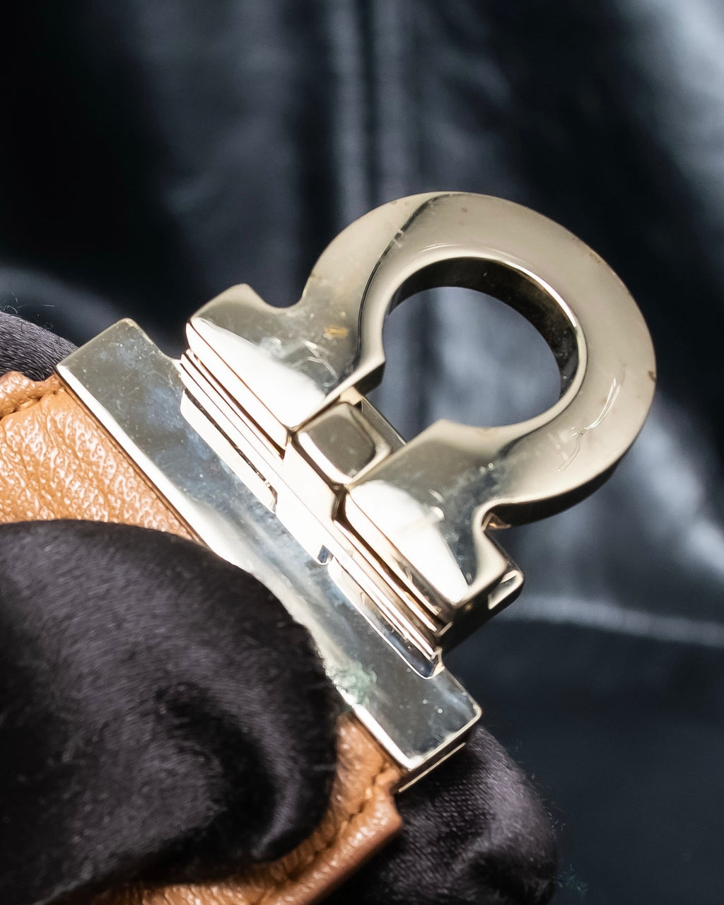 "Ferragamo" Gancini motif leather bangle