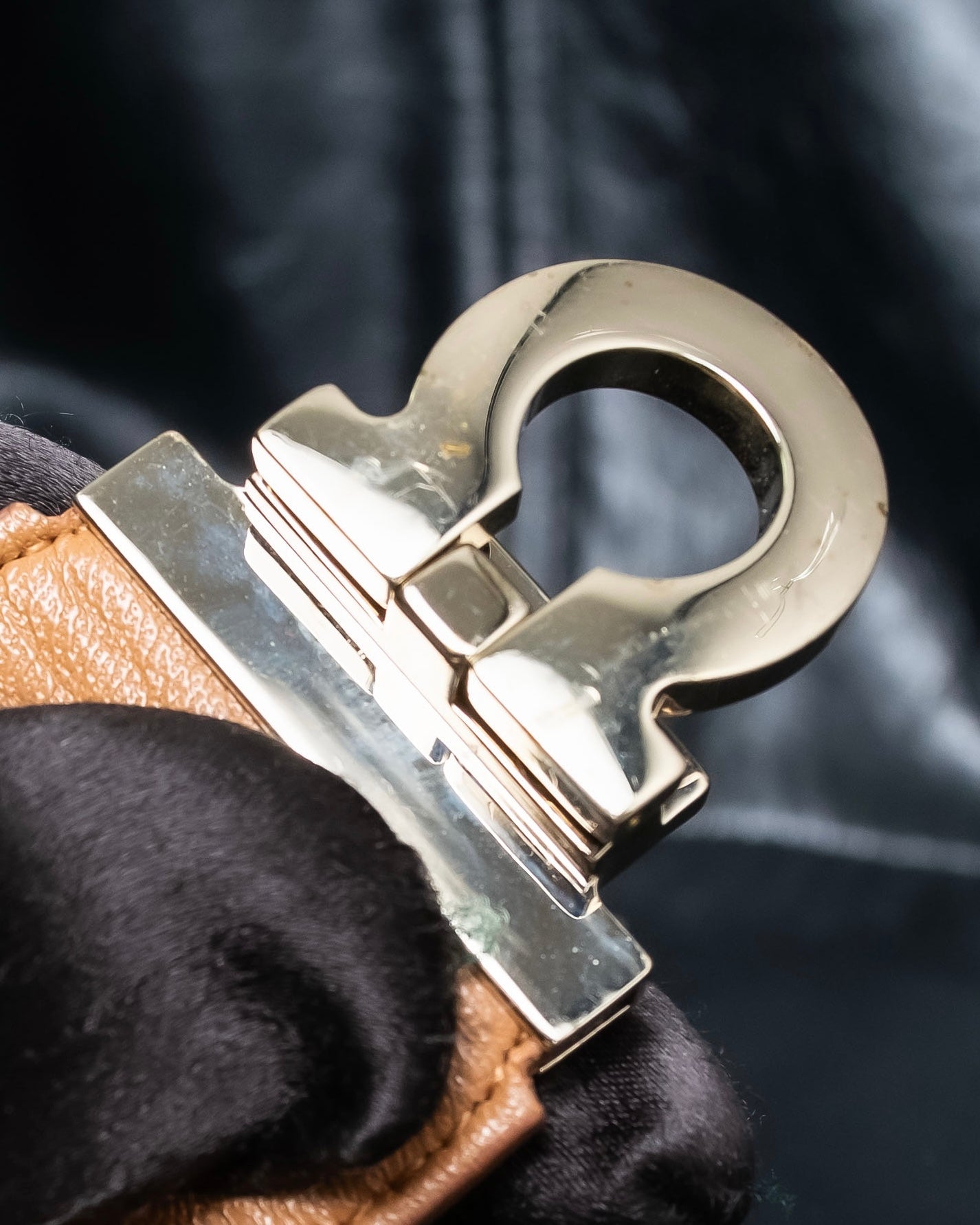 "Ferragamo" Gancini motif leather bangle