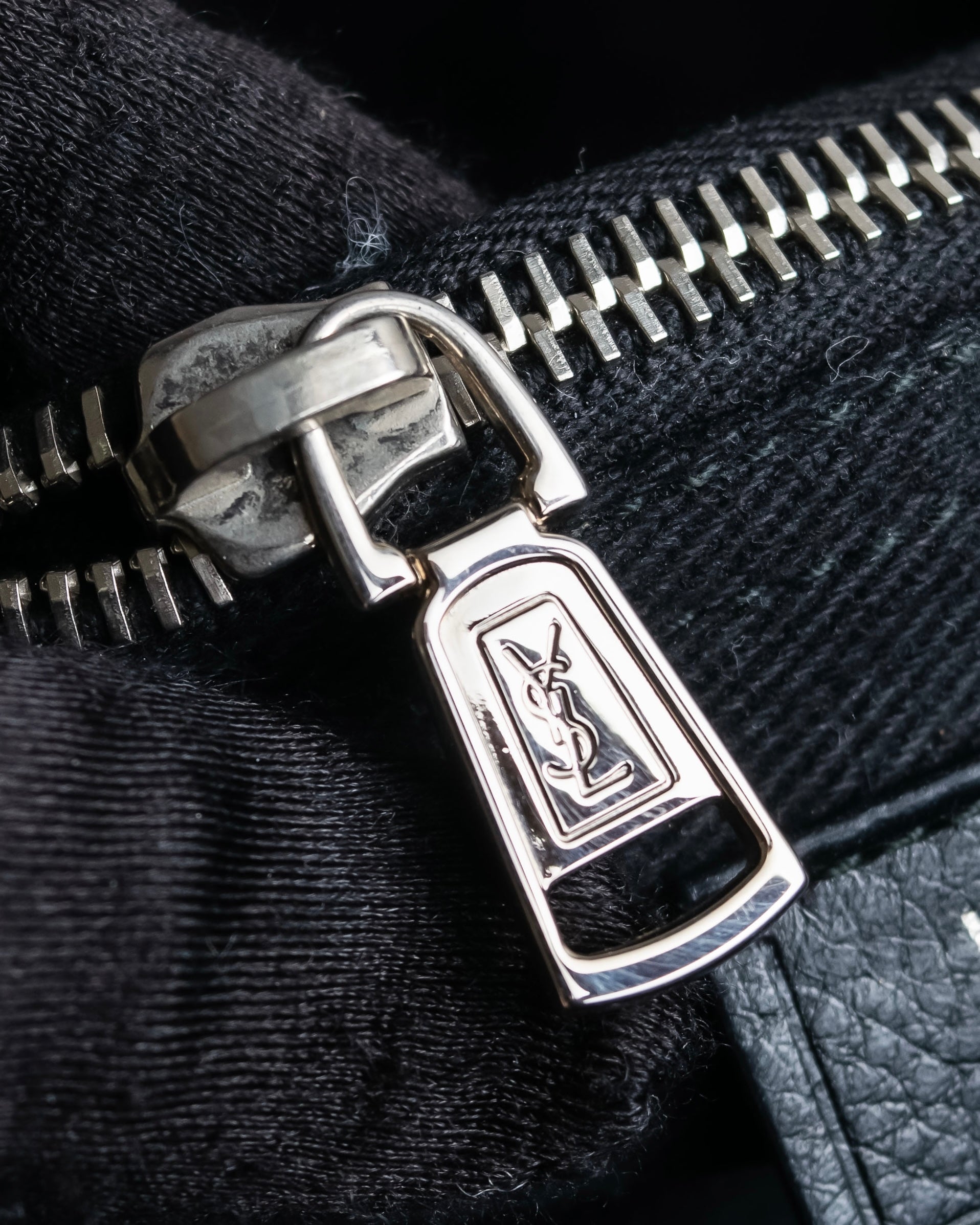 "YVES SAINT LAURENT" Silver parts design Muse toe leather bag