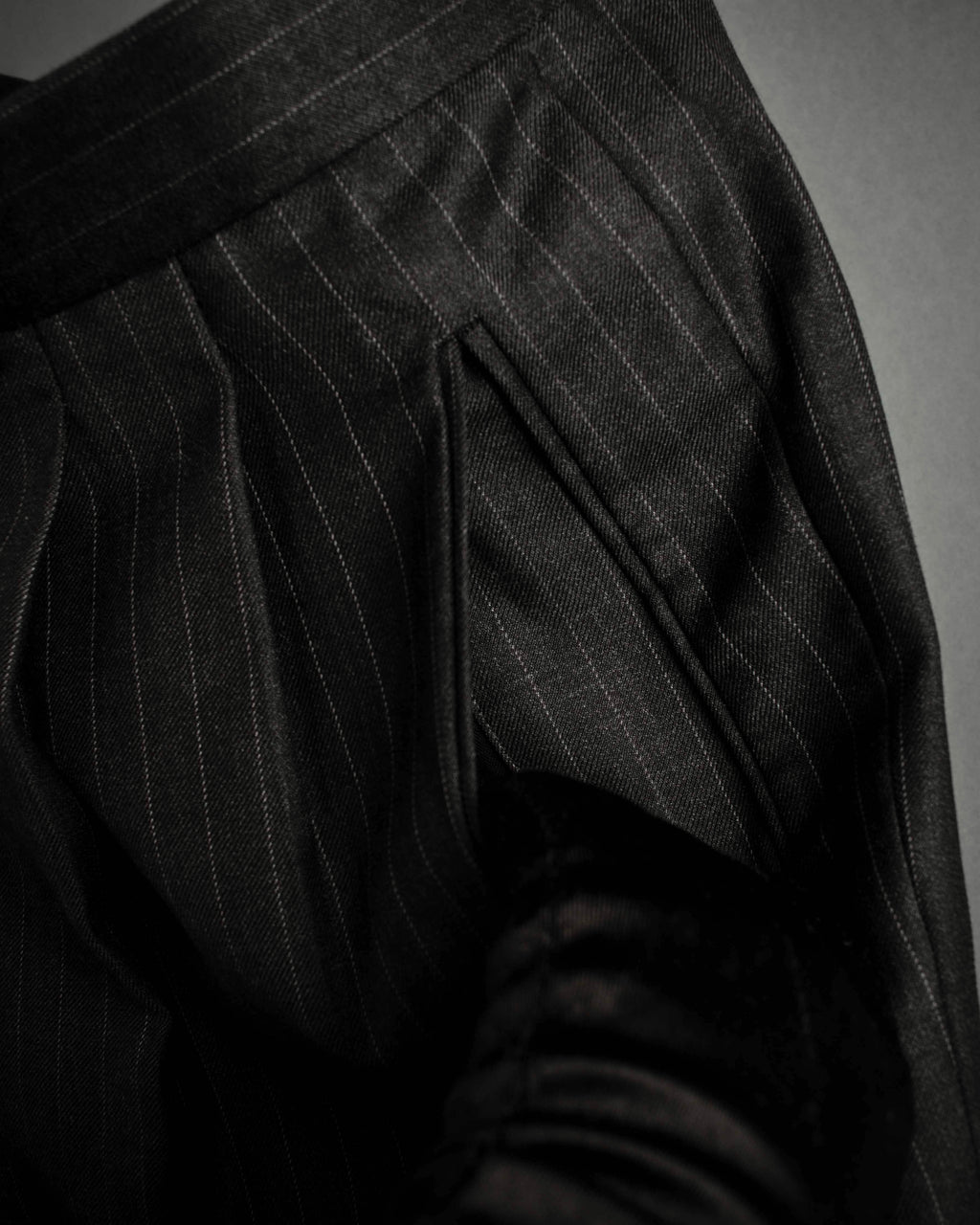 "ARMANI COLLEZIONI" Classic Italian tailoring stripe pattern set up