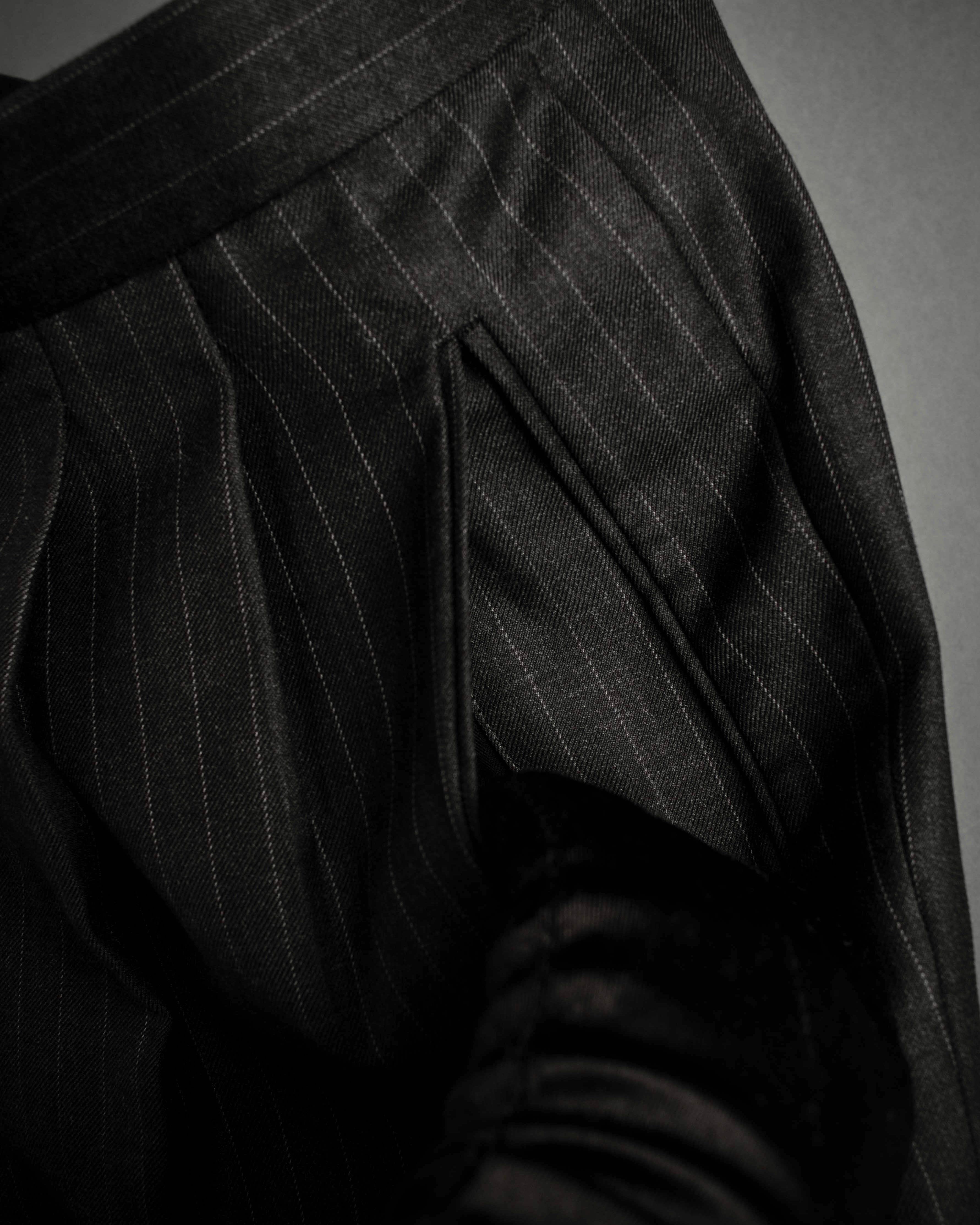 "ARMANI COLLEZIONI" Classic Italian tailoring stripe pattern set up