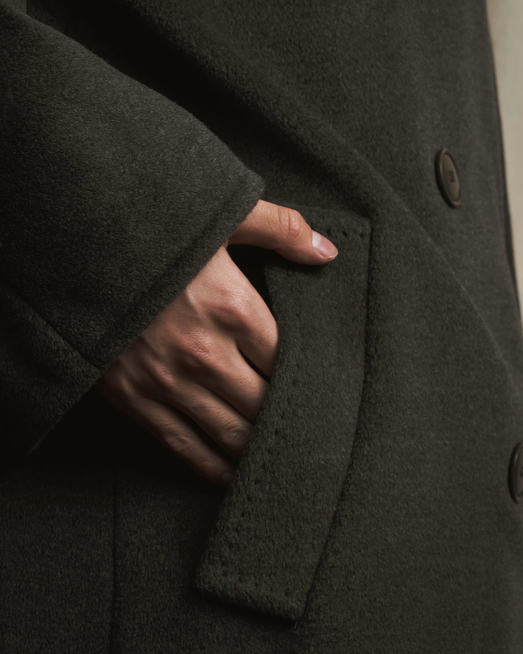 Abrigo minimal de doble botonadura de MARINA RINALDI