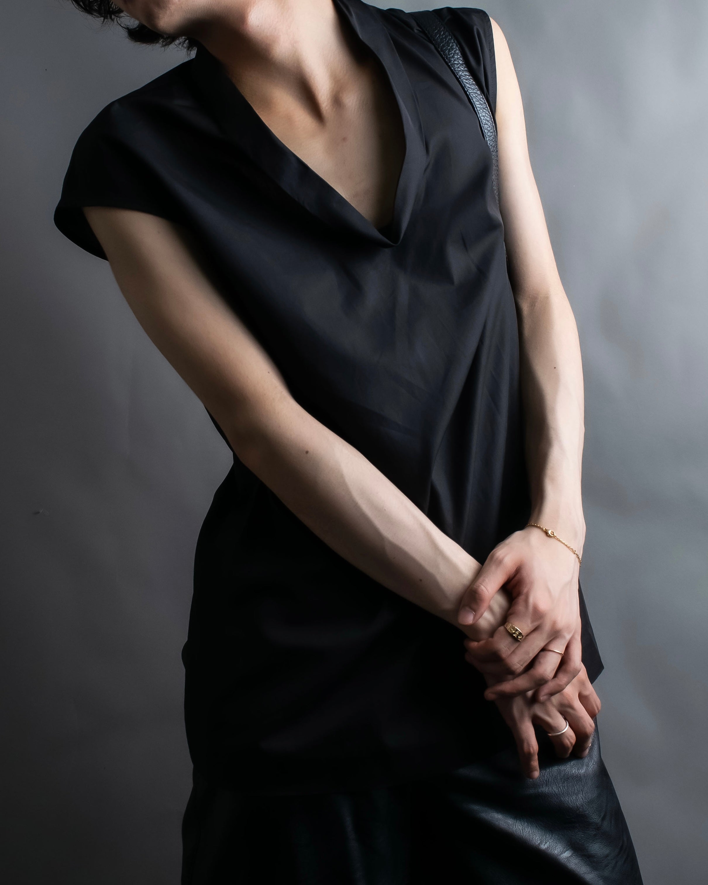 “BOTTEGA VENETA”  V neck designed no sleeve top