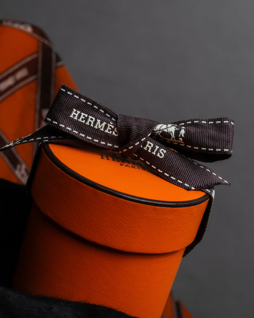 "HERMES" Logo engraved ribbon design scarf