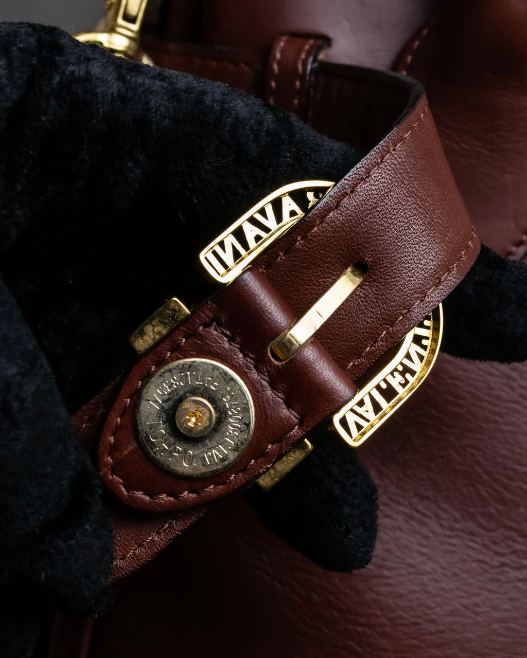 "Valentino Garavani" Reddish brown trapezoid silhouette 2way leather bag