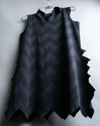 "PLEATS PLEASE ISSEY MIYAKE" 

Meander sleeveless tops