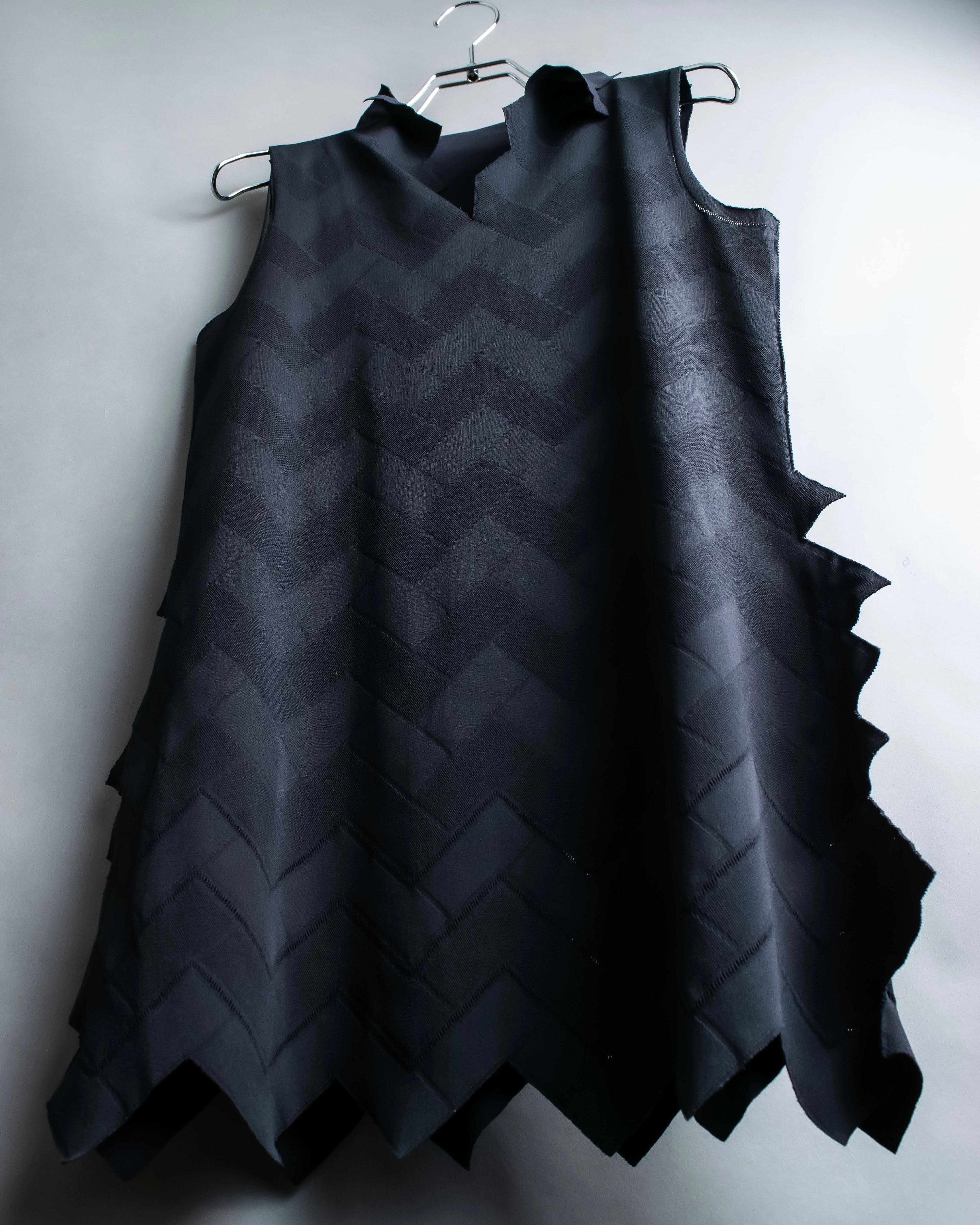 "PLEATS PLEASE ISSEY MIYAKE" 

Meander sleeveless tops