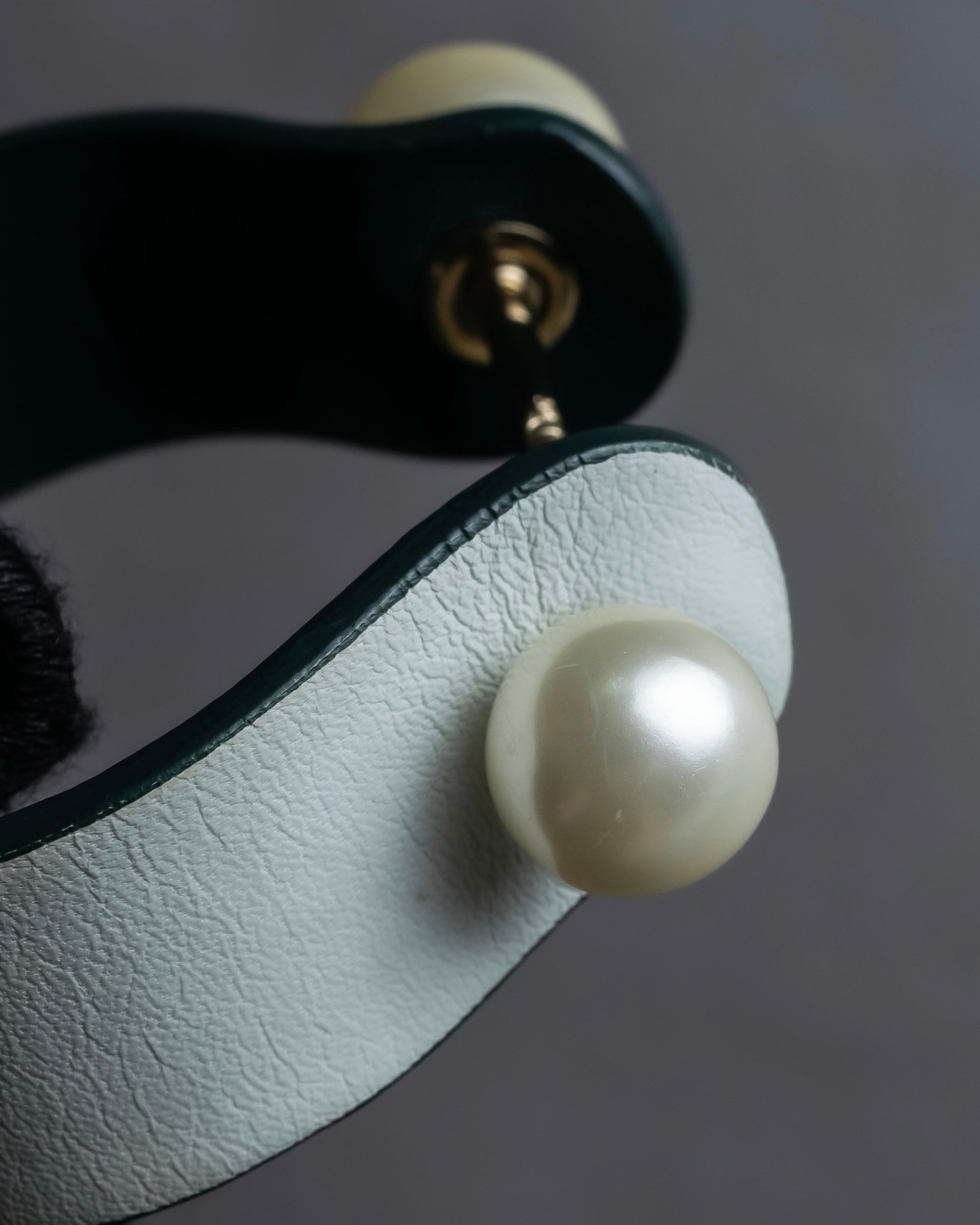 "Christian Dior" Pearl iconic design leather bracelet