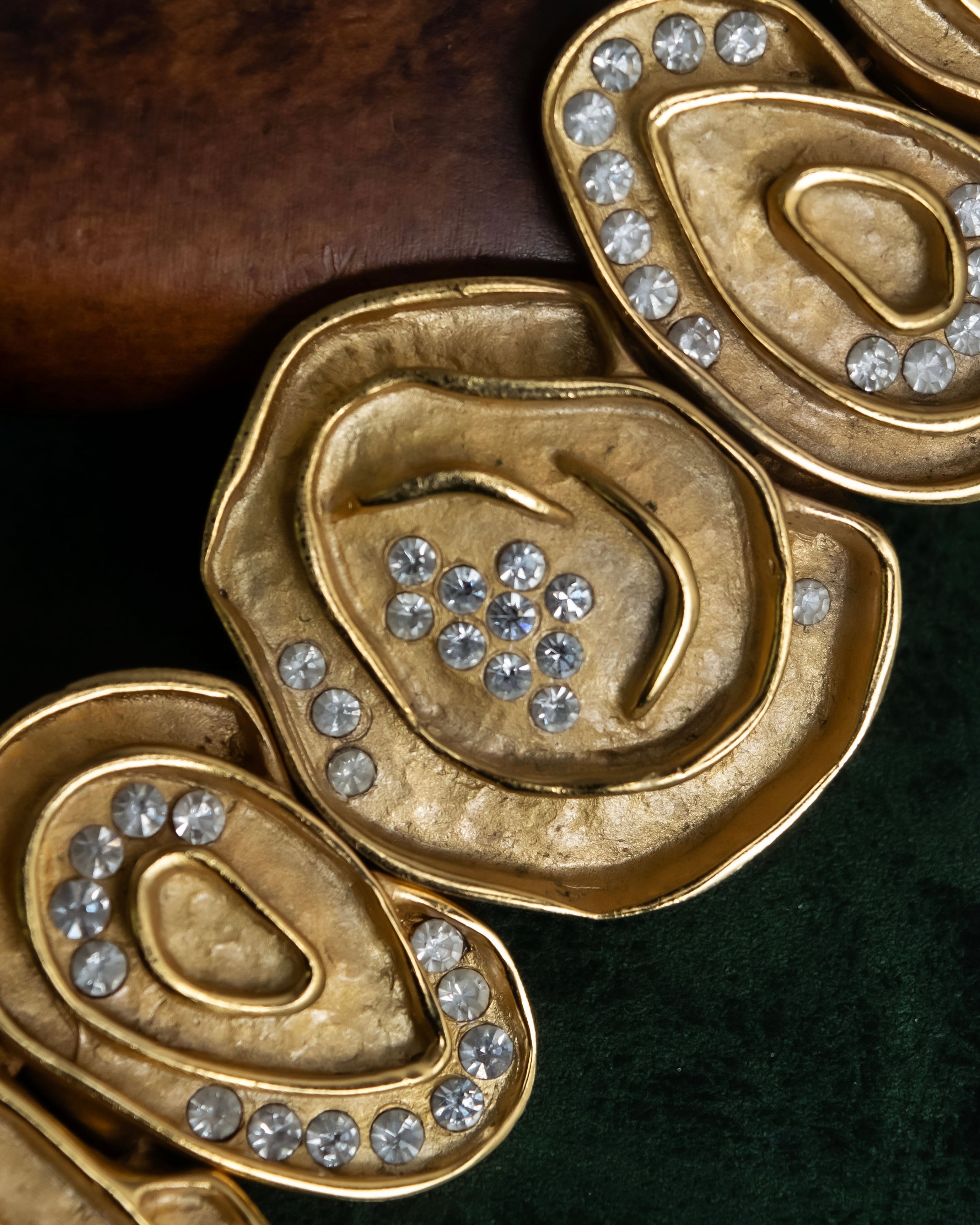 "BALENCIAGA" Wavy uneven motif design gold bracelet