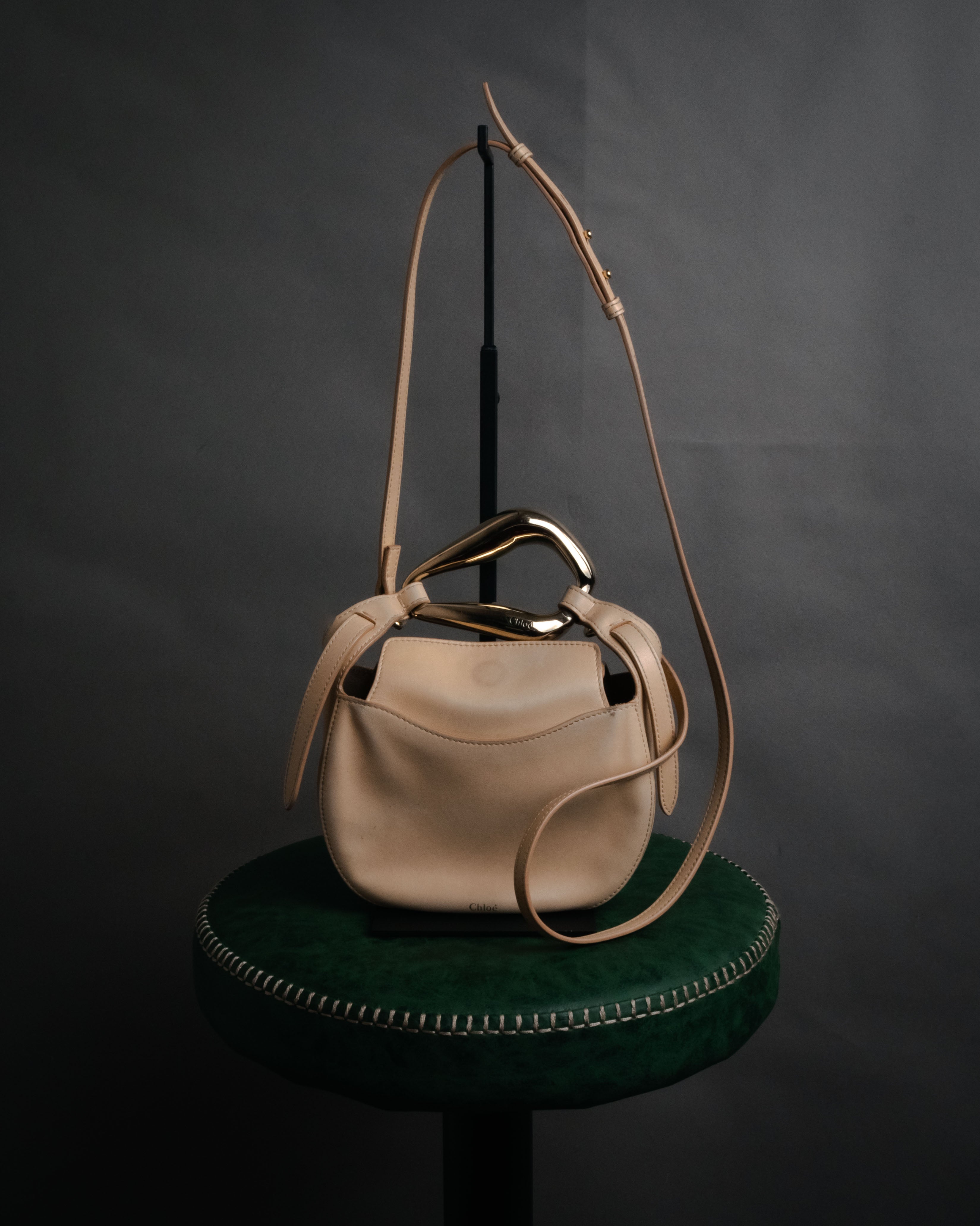 Chloé” 2021 Kiss handle leather bag – MOOD