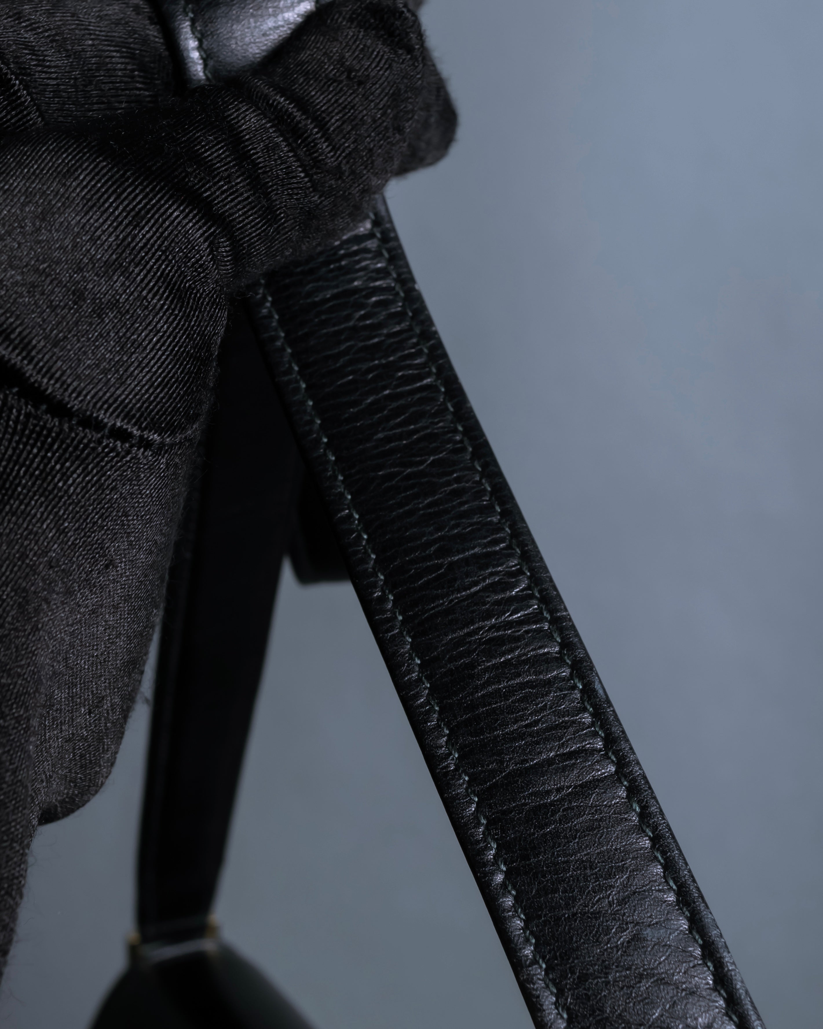 "GUCCI" Saddlery motif crisp design vintage leather shoulder bag