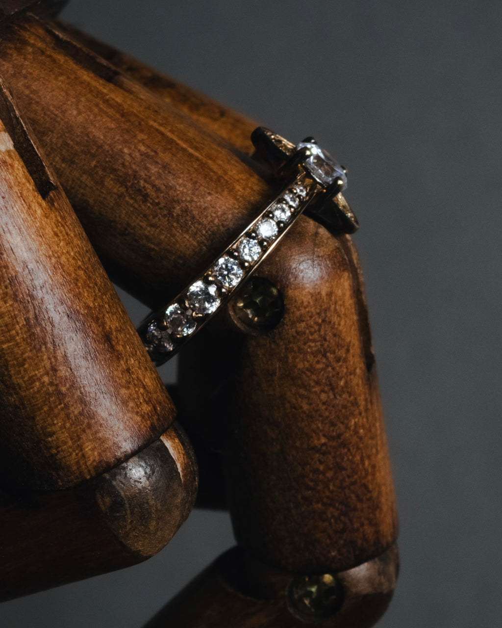 "Vivienne Westwood" Iconic orb motif open band ring