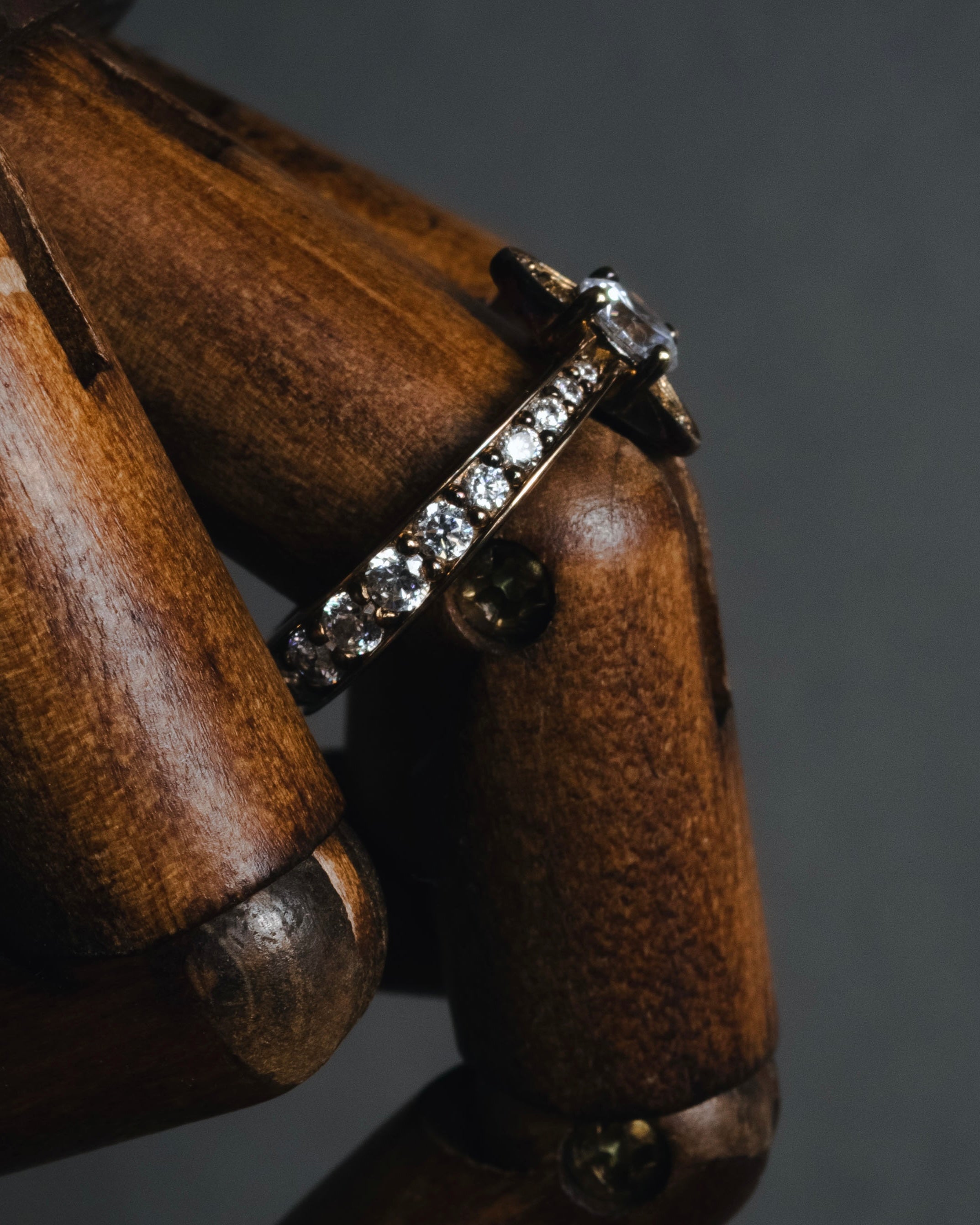 "Vivienne Westwood" Iconic orb motif open band ring