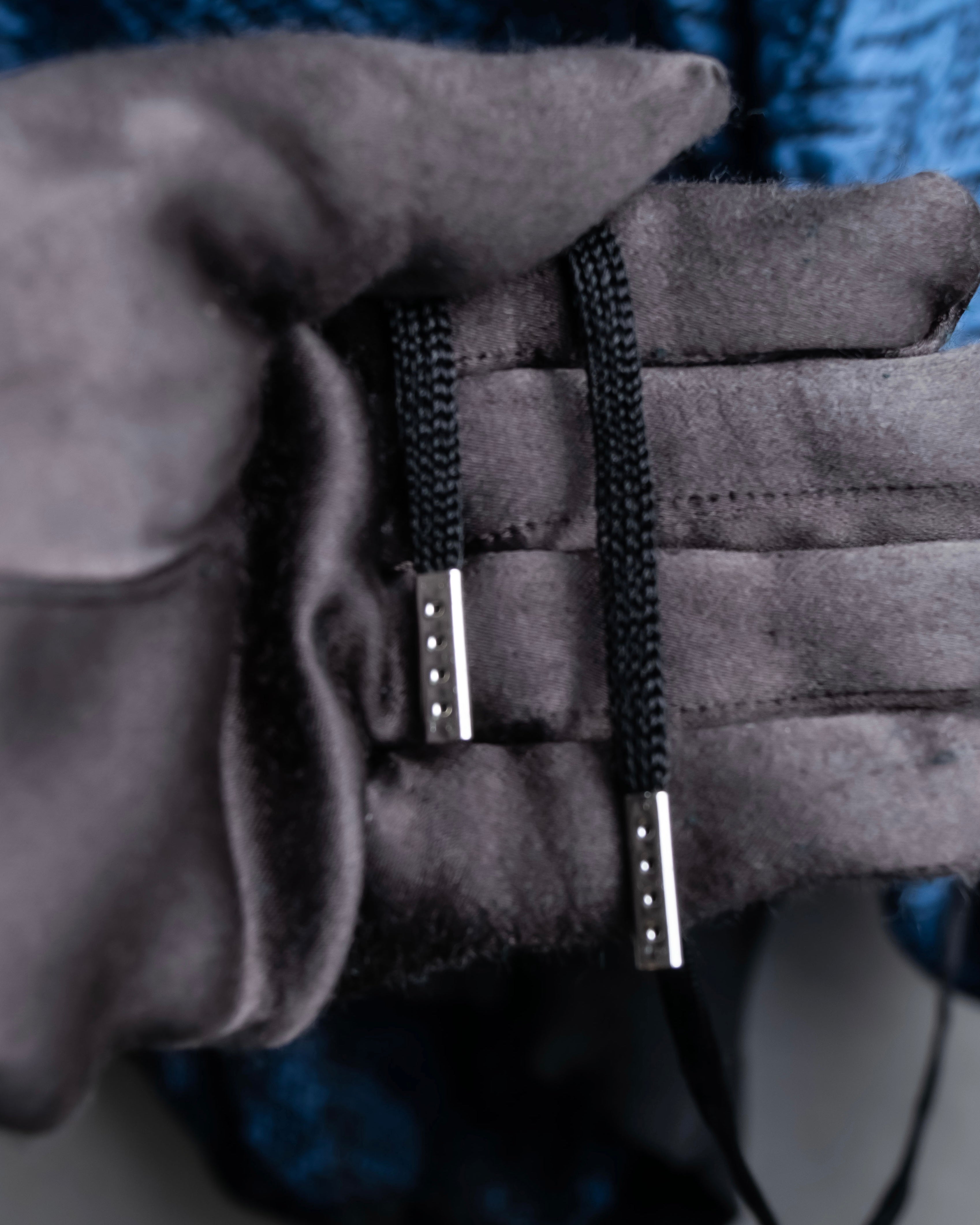 "TOGA ARCHIVES" String design mesh switching melange knit