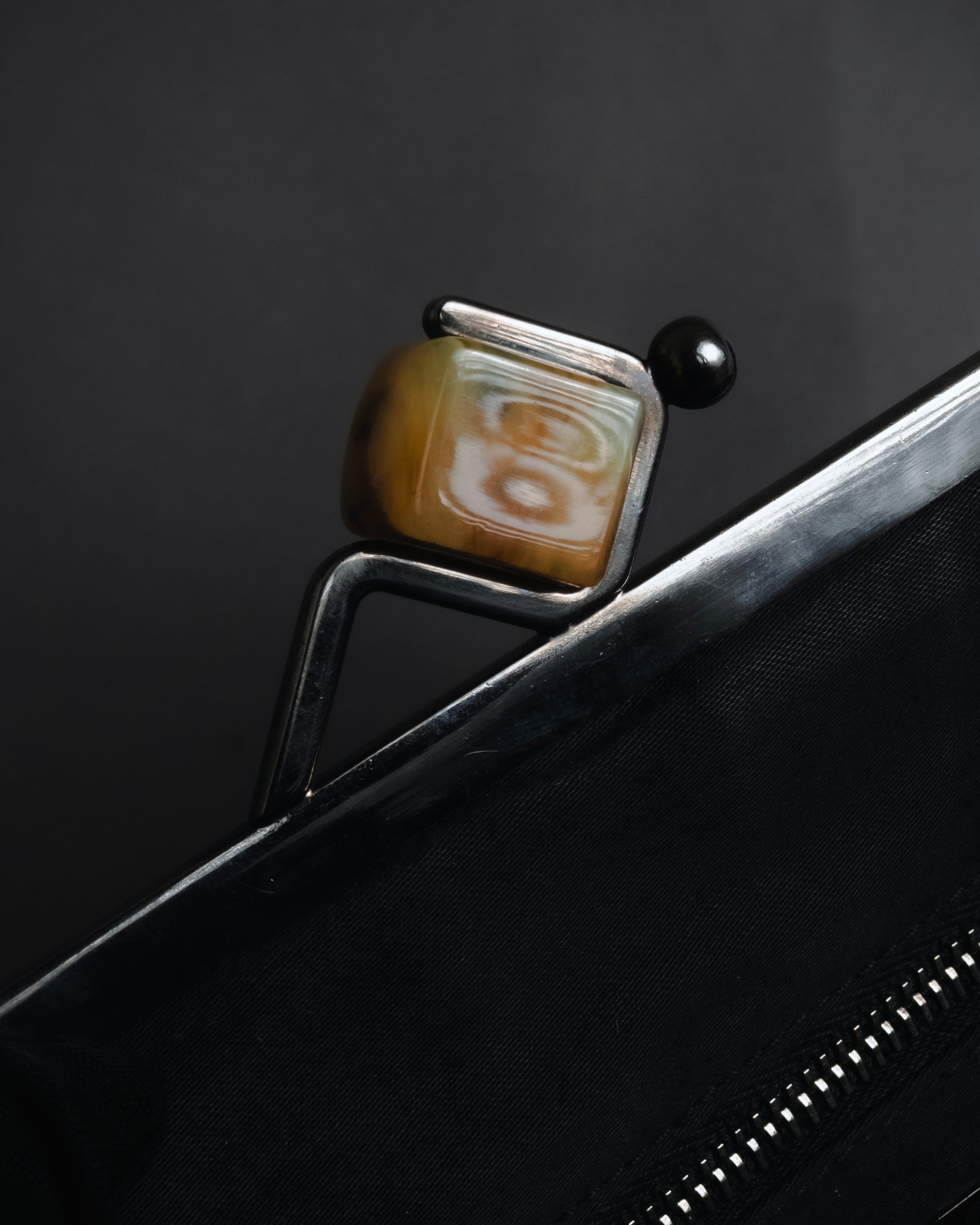 –SPECIAL– "MIU MIU"
Early 2000s bakelite effect chain frame bag