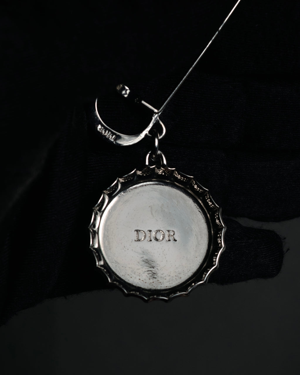 “DIOR” 2018-present Bottle cap pin brooch