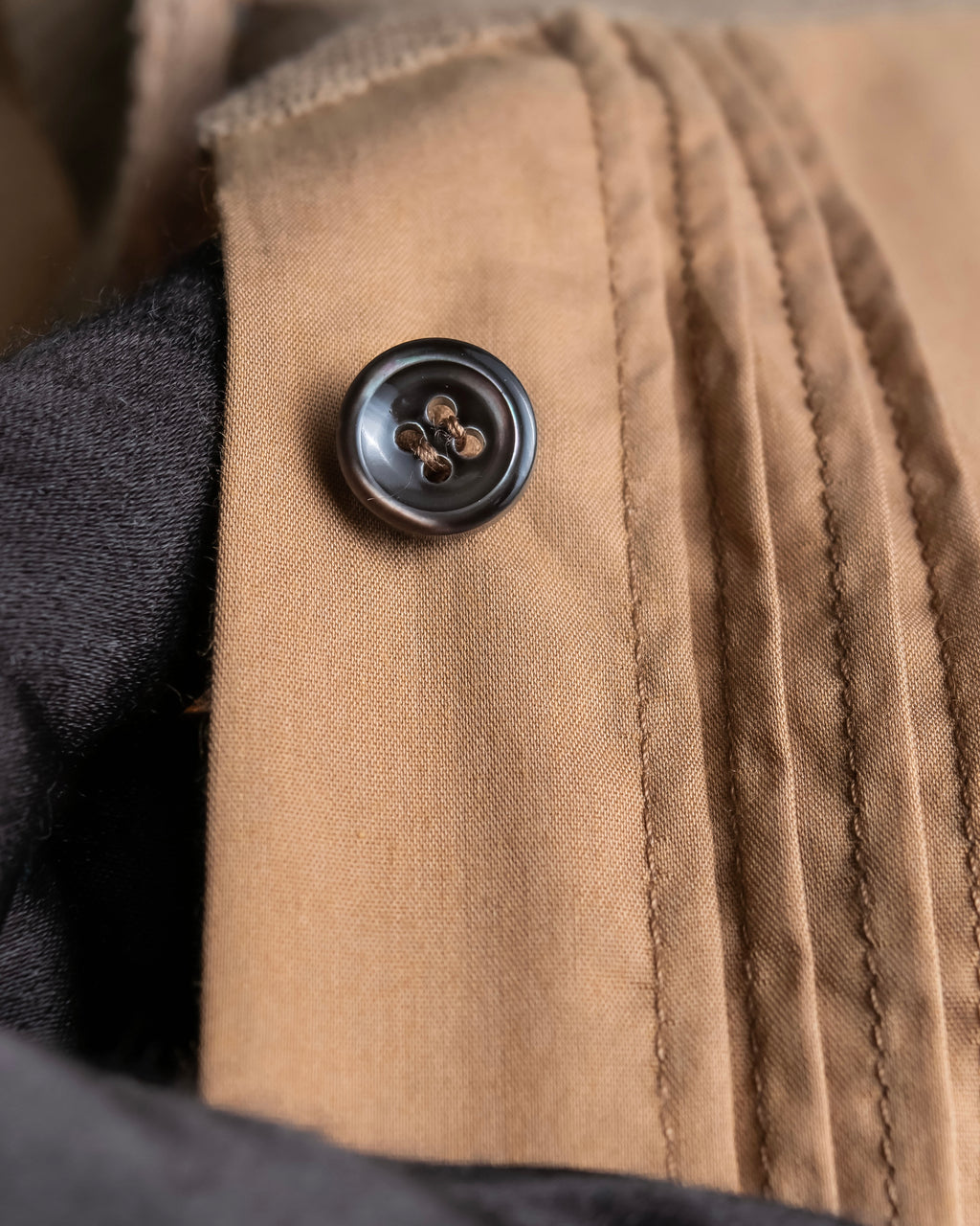 "N21 NUMEROVENTUNO" Switching design concealed shirt