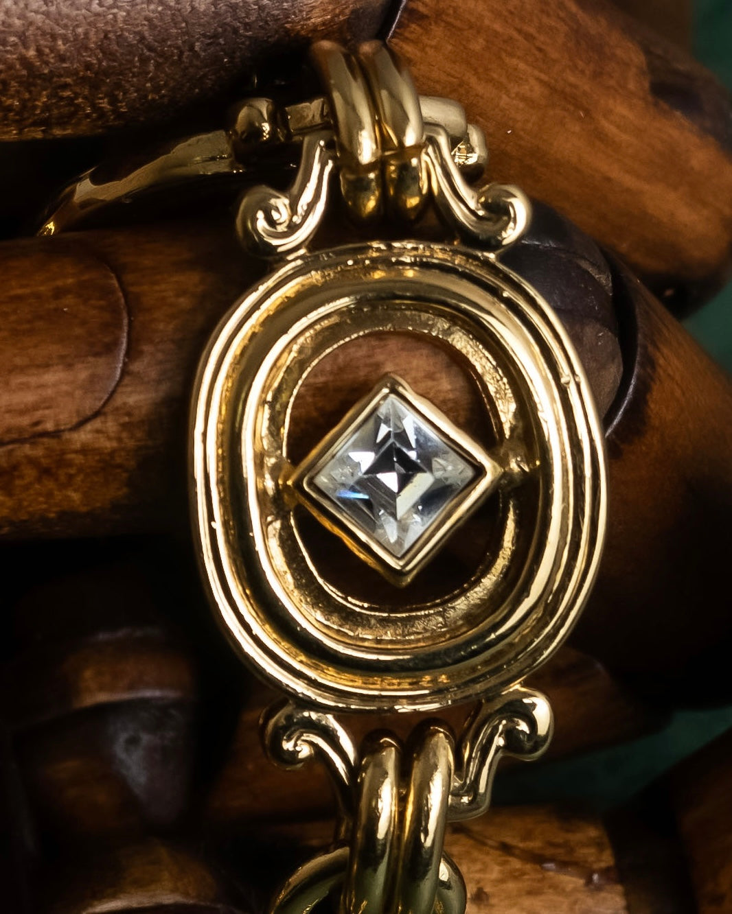 "YVES SAINT LAURENT" Art Nouveau motif gold bracelet