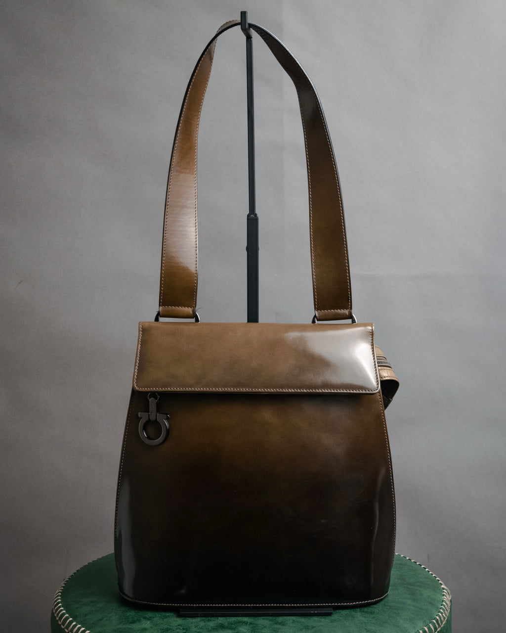 “Salvatore Ferragamo” 90’s-00’s glossy gancini shoulder bag