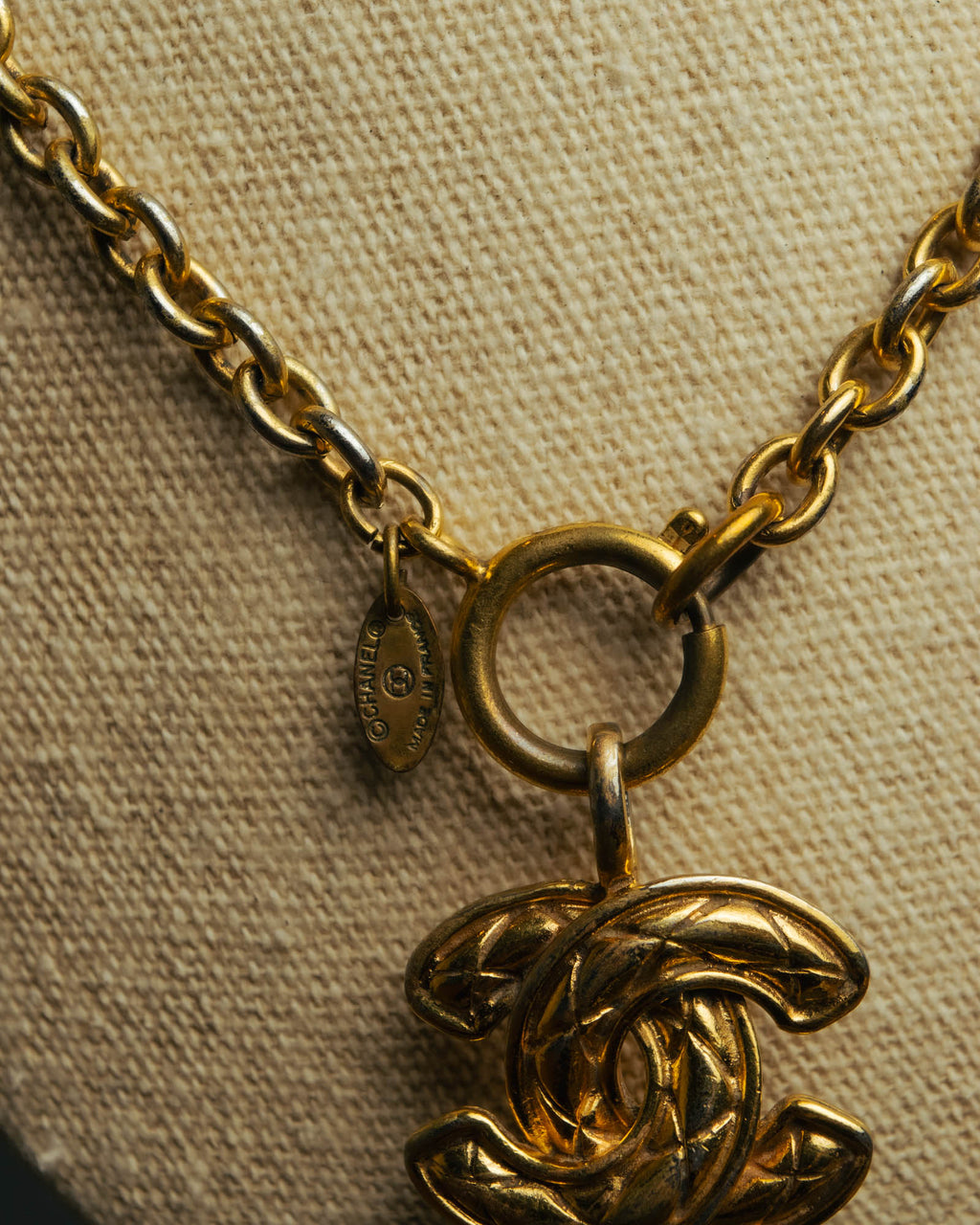 -SPECIAL- “CHANEL” 80’s-90’s Quilted cc pendant chain necklace