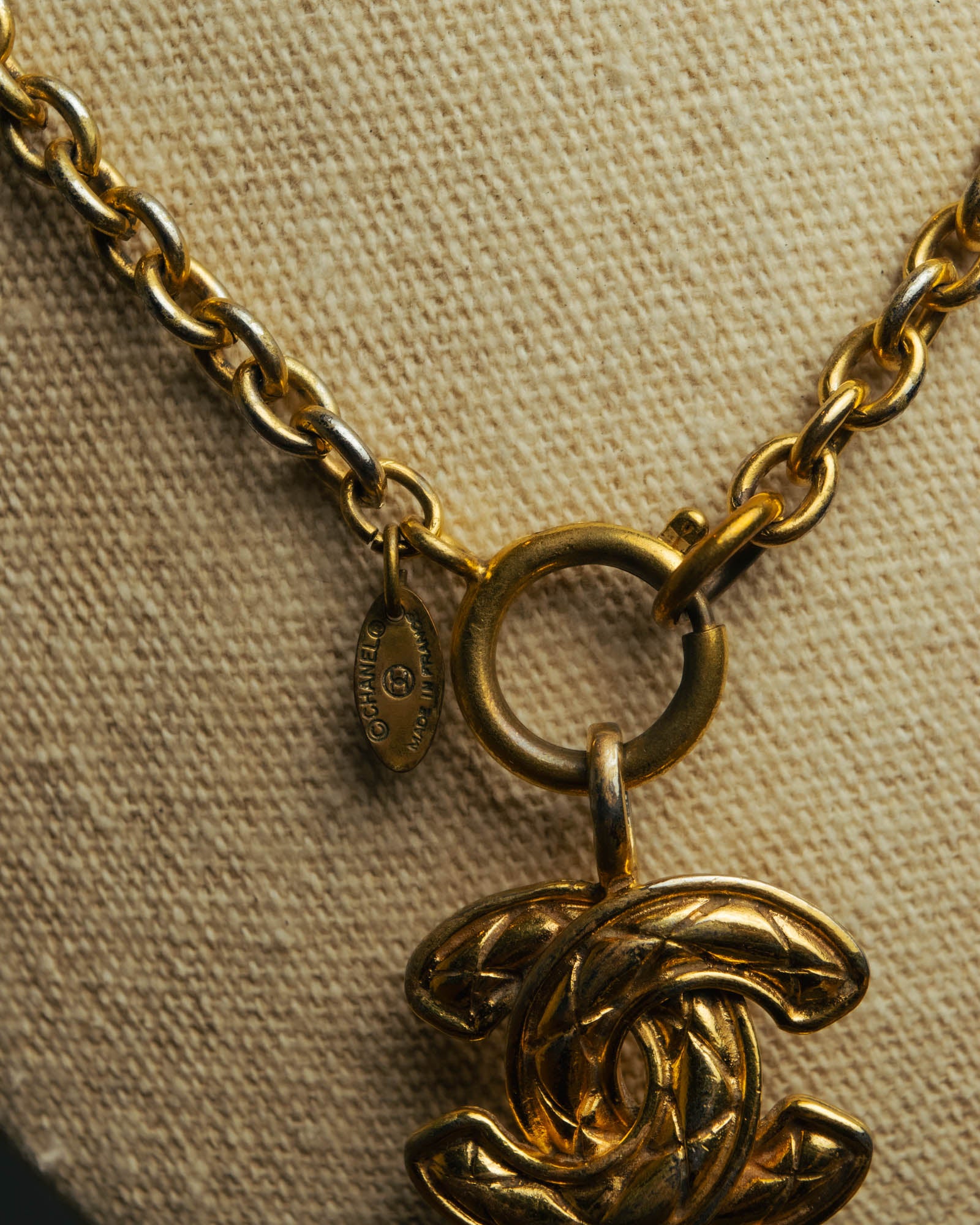 -SPECIAL- “CHANEL” 80’s-90’s Quilted cc pendant chain necklace
