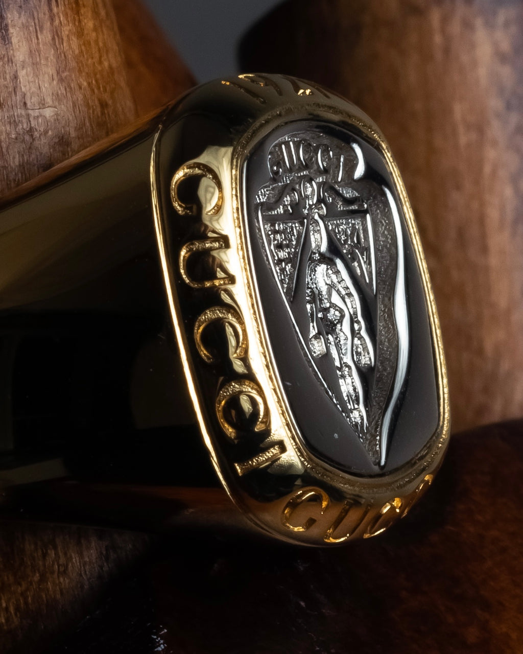 "GUCCI" Coat of arms engraved design ring