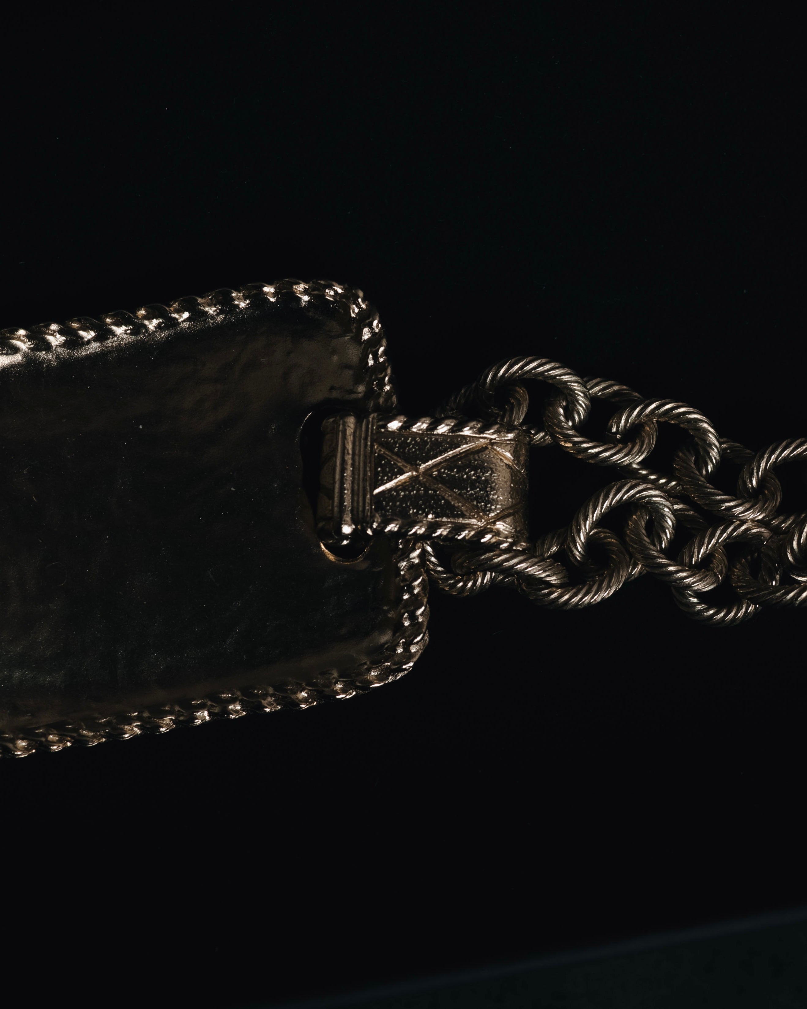 –SPECIAL– "CHANEL"
21's Vintage-inspired ornate plaque rope chain bracelet