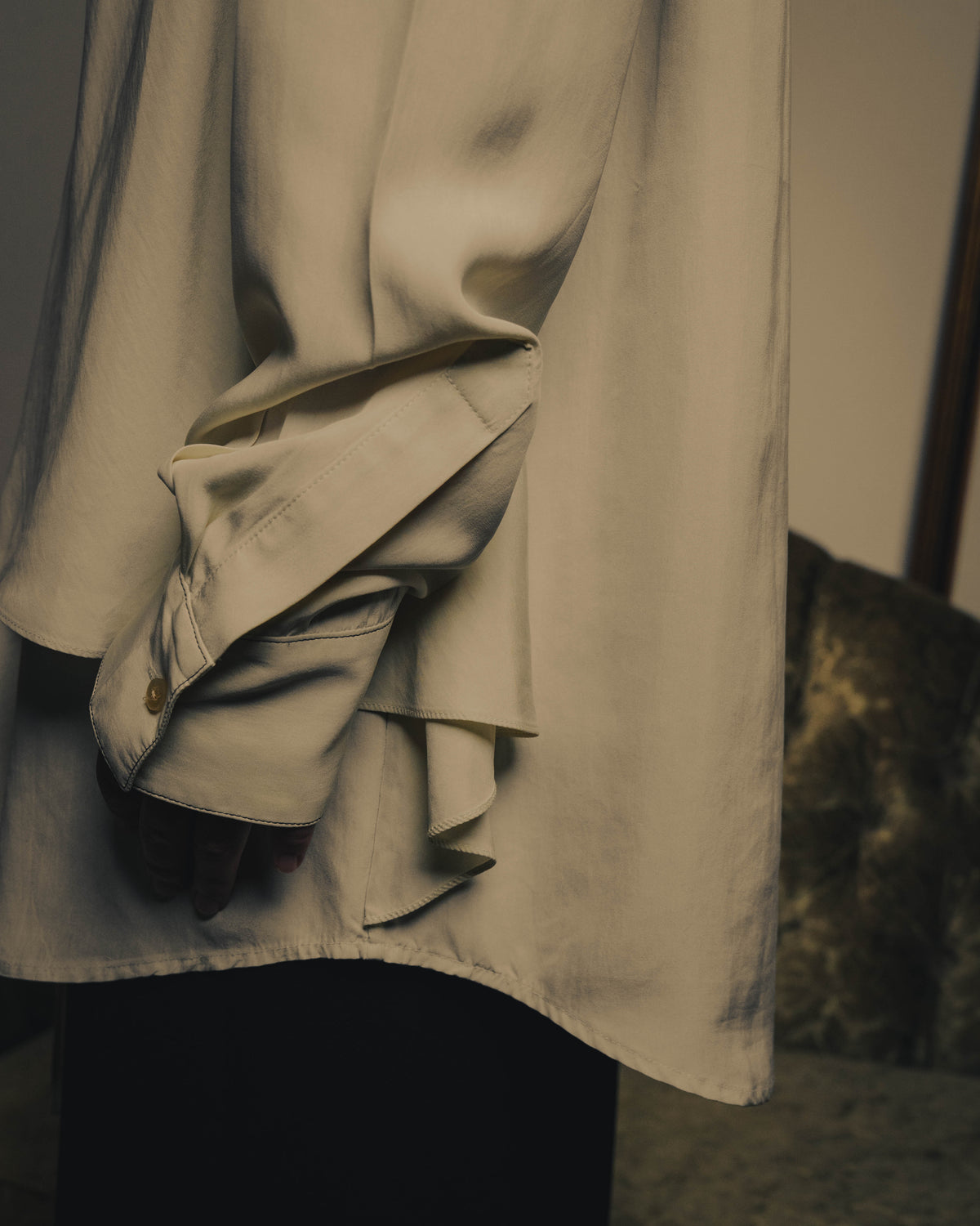 –SPECIAL– “LOEWE” 10’s-20’s Asymmetrically draped silk shirt