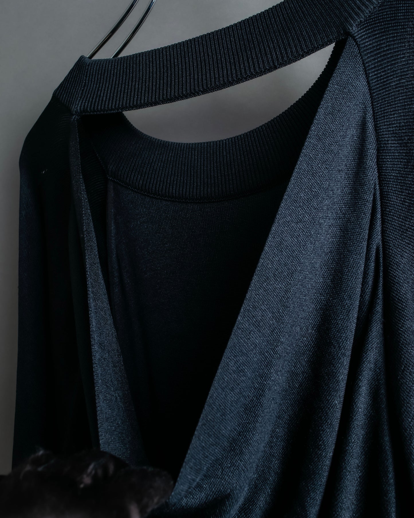 "ISSEY MIYAKE" Open back design pullover and easy pants 
silk fabric set up